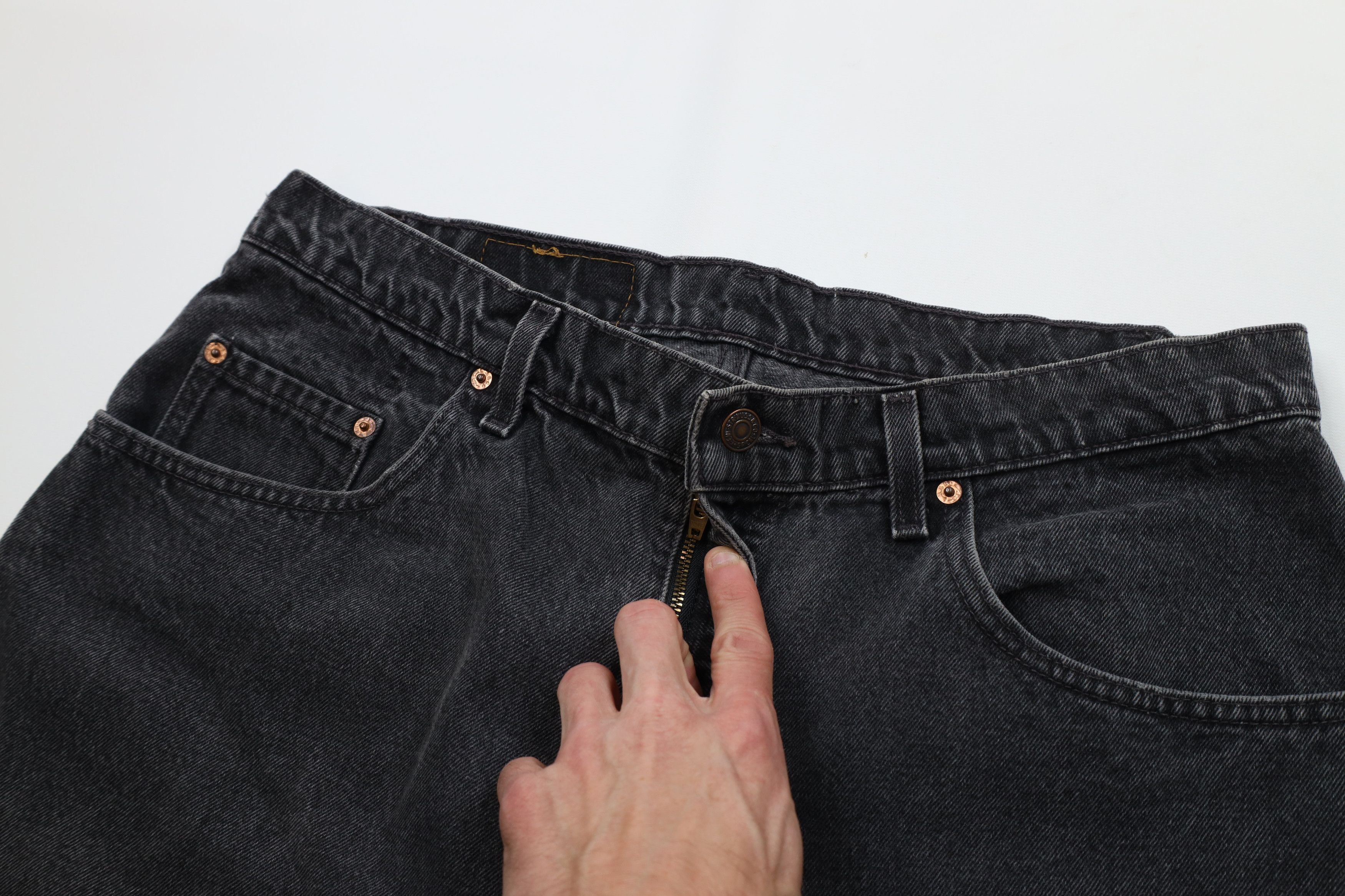 Levi's Vintage 90s Levis 560 Tapered Leg Denim Jeans Black USA Size US 38 / EU 54 - 8 Thumbnail