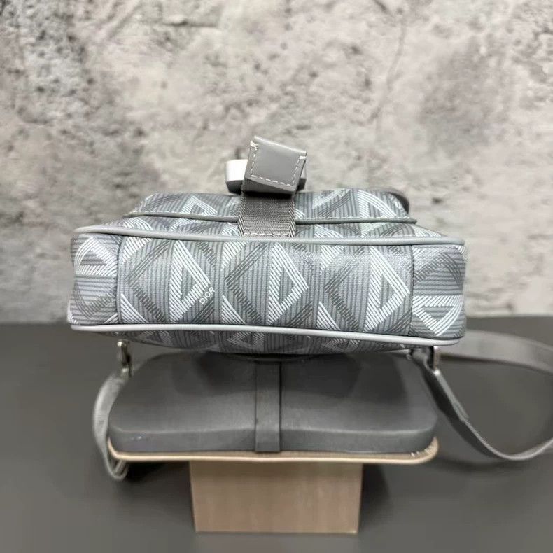 Dior DIOR Hit The Road Camera Bag Crossbody-2505 Size ONE SIZE - 3 Thumbnail