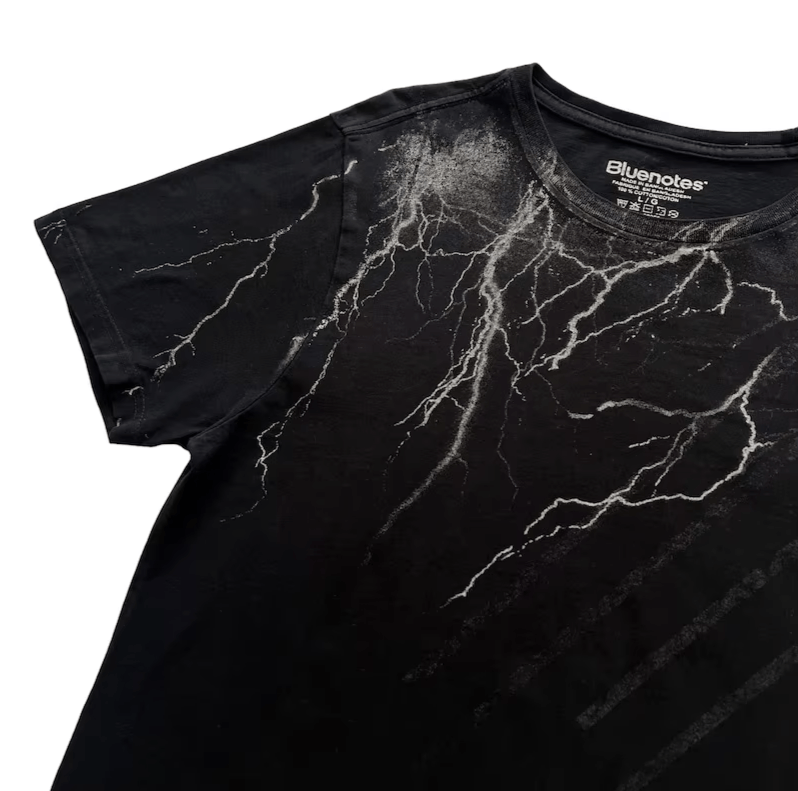 Japanese Brand Y2K Lightning Graffiti Distressed Vintage T Shirt Size US XL / EU 56 / 4 - 7 Thumbnail