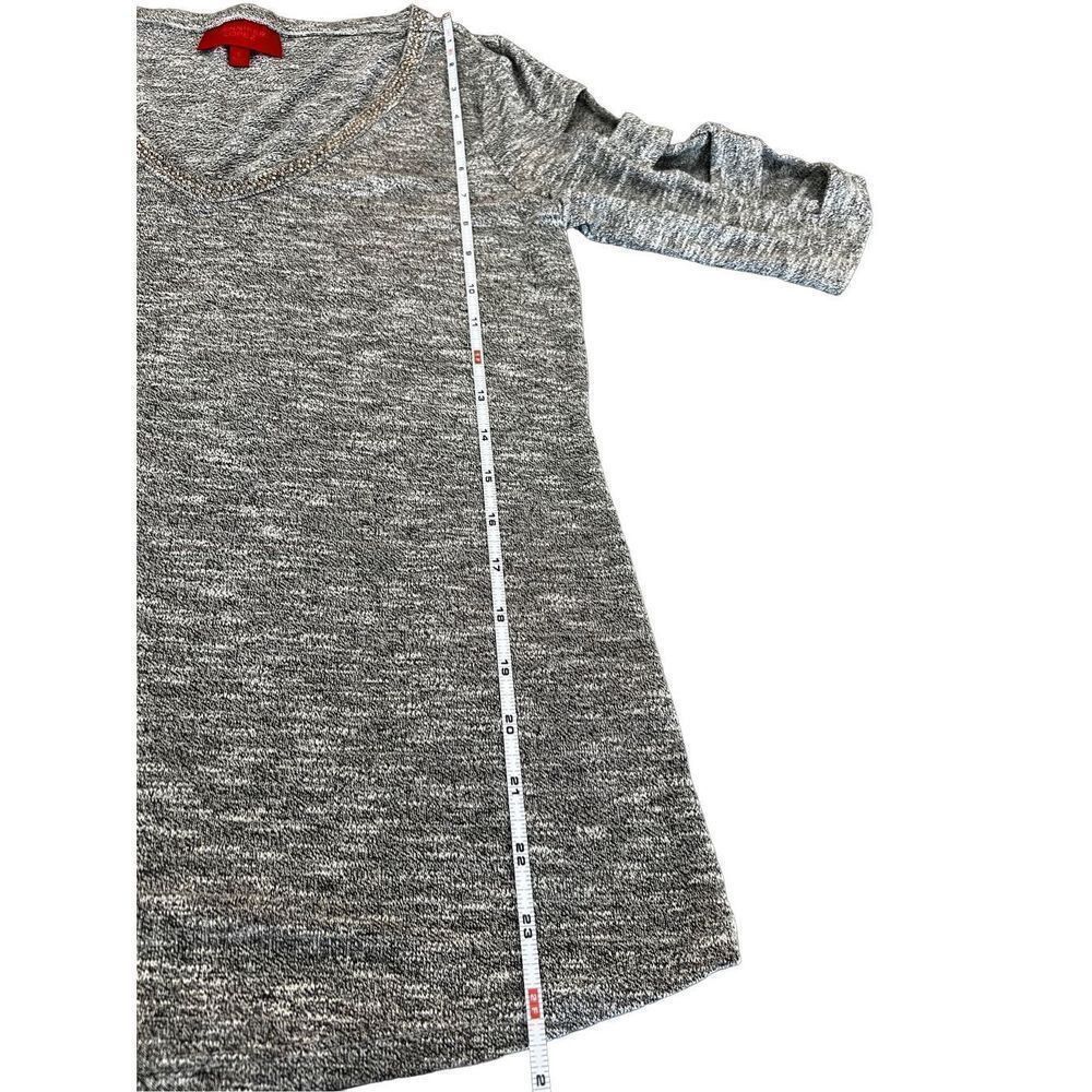 Jennifer Lopez JENNIFER LOPEZ Shirt Womens Size Small Gray Rhinestone V-Nec Size S / US 4 / IT 40 - 8 Thumbnail