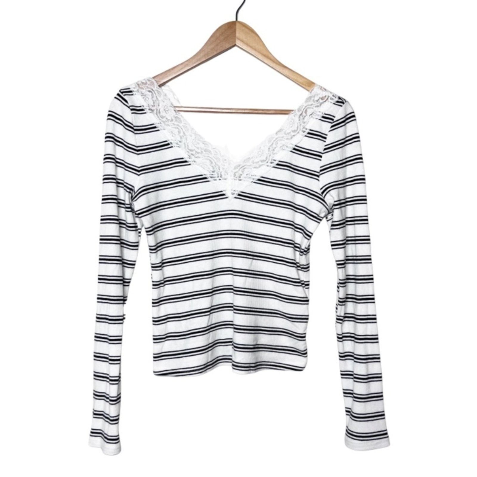 Other Heart & Hips Black & White Striped Lace Ribbed Crop Blouse Size L / US 10 / IT 46 - 2 Thumbnail