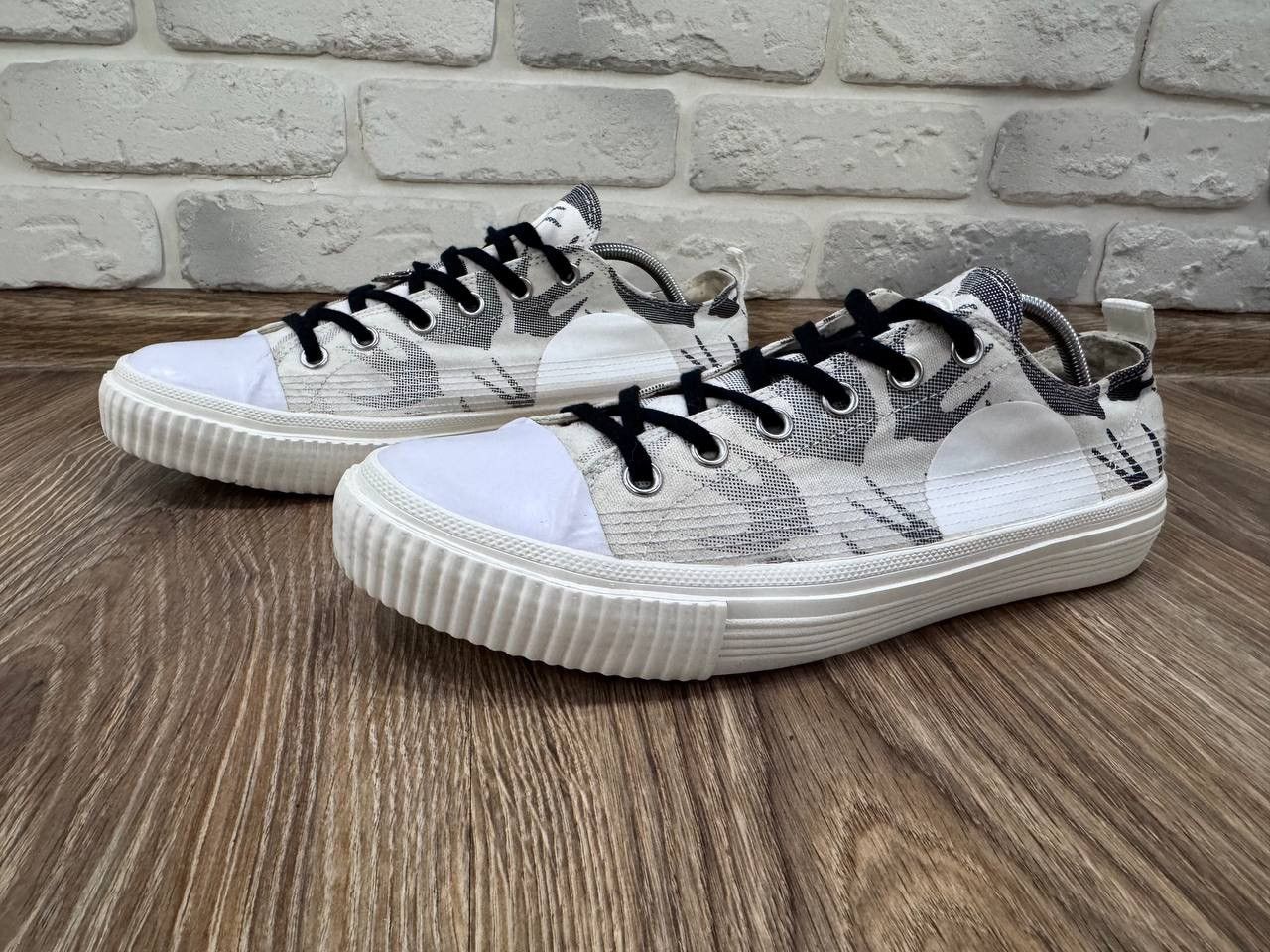 McQ Alexander McQueen McQ Alexander McQueen Men Swallow Plimsoll Sneakers Shoes Size US 10 / EU 43 - 7 Thumbnail