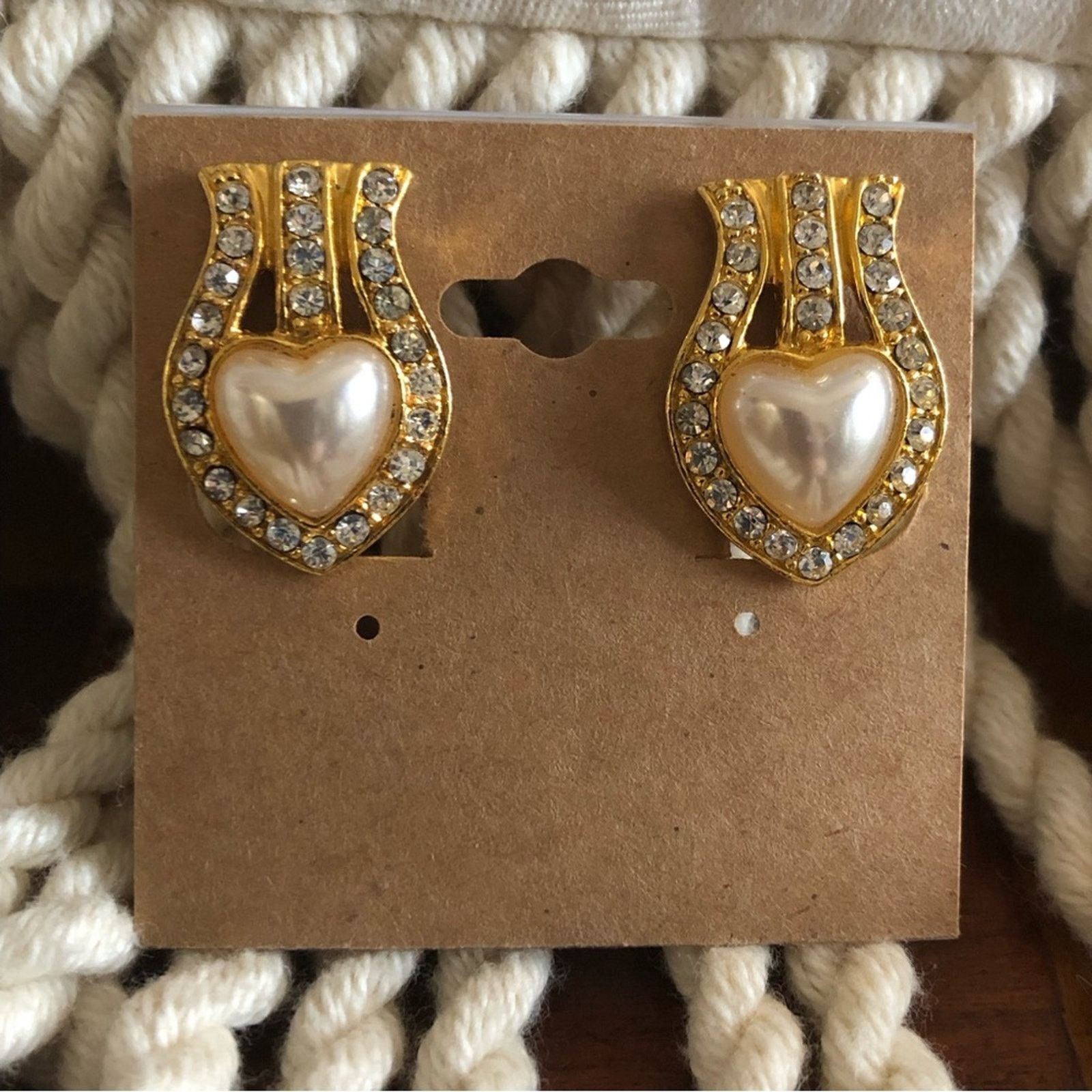 Vintage Vintage elegant cream heart rhinestone clip on earrings Size ONE SIZE - 1 Thumbnail