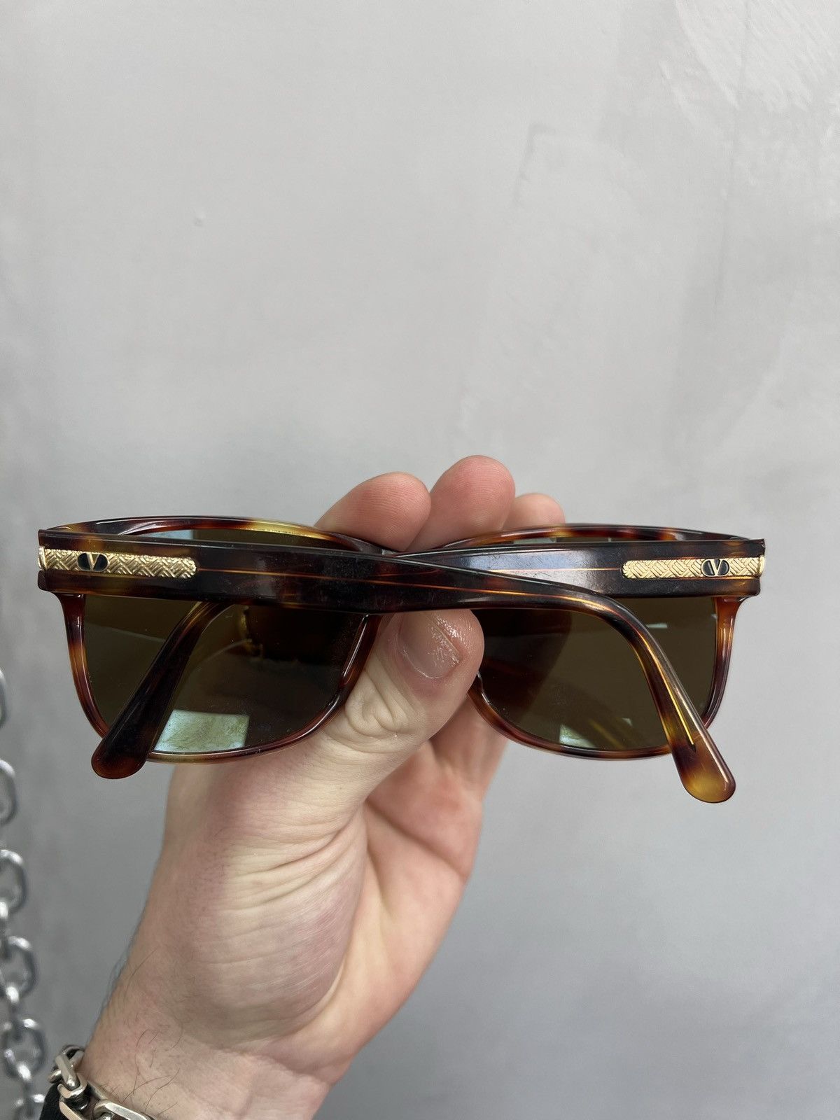 Valentino VINTAGE OLD MONEY VALENTINO BROWN SUNGLASSES Size ONE SIZE - 9 Thumbnail
