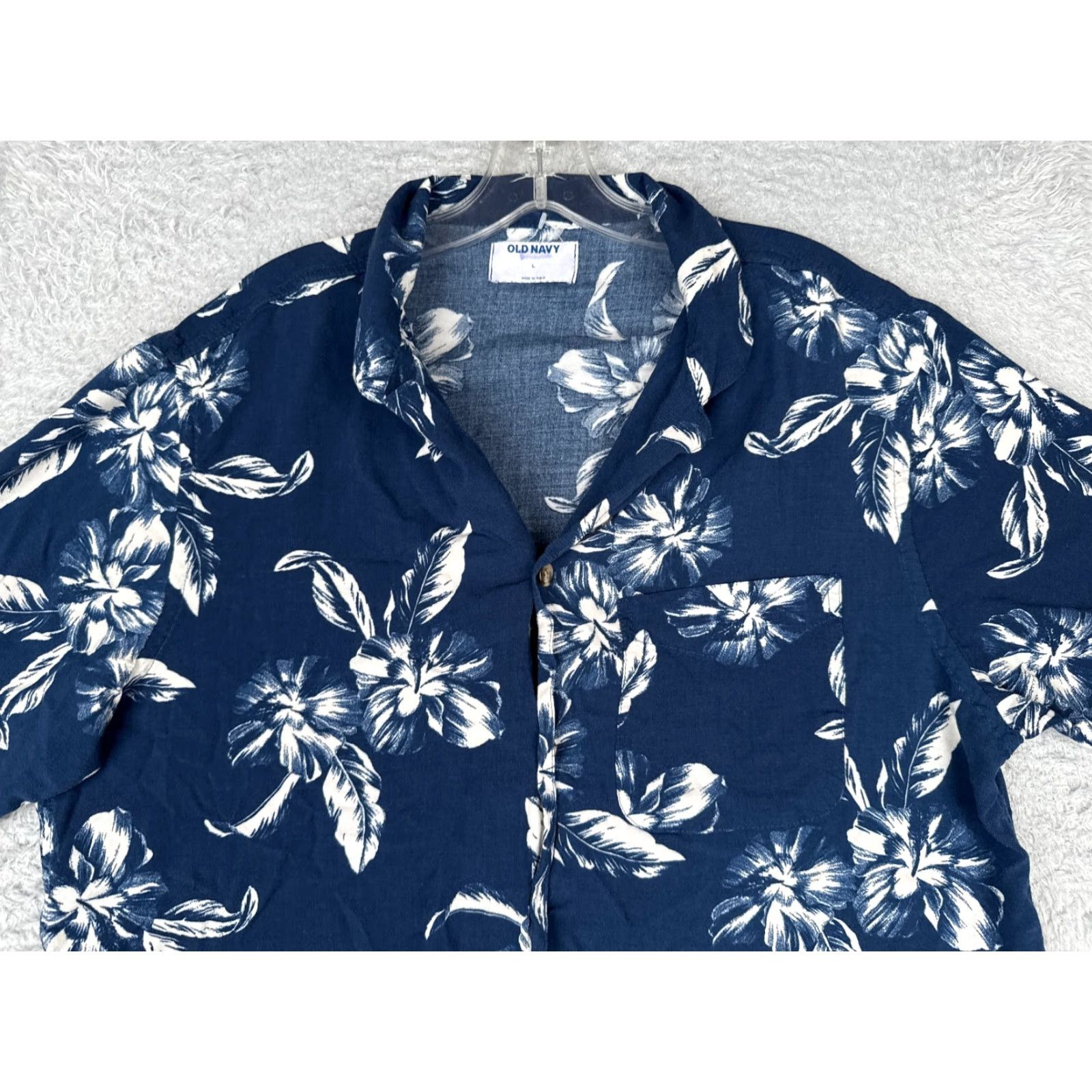 Old Navy Old Navy Button-Up Shirt Men Large Blue Floral Leaf Hawaiian Cotton Beach Slimming Size US L / EU 52-54 / 3 - 4 Thumbnail