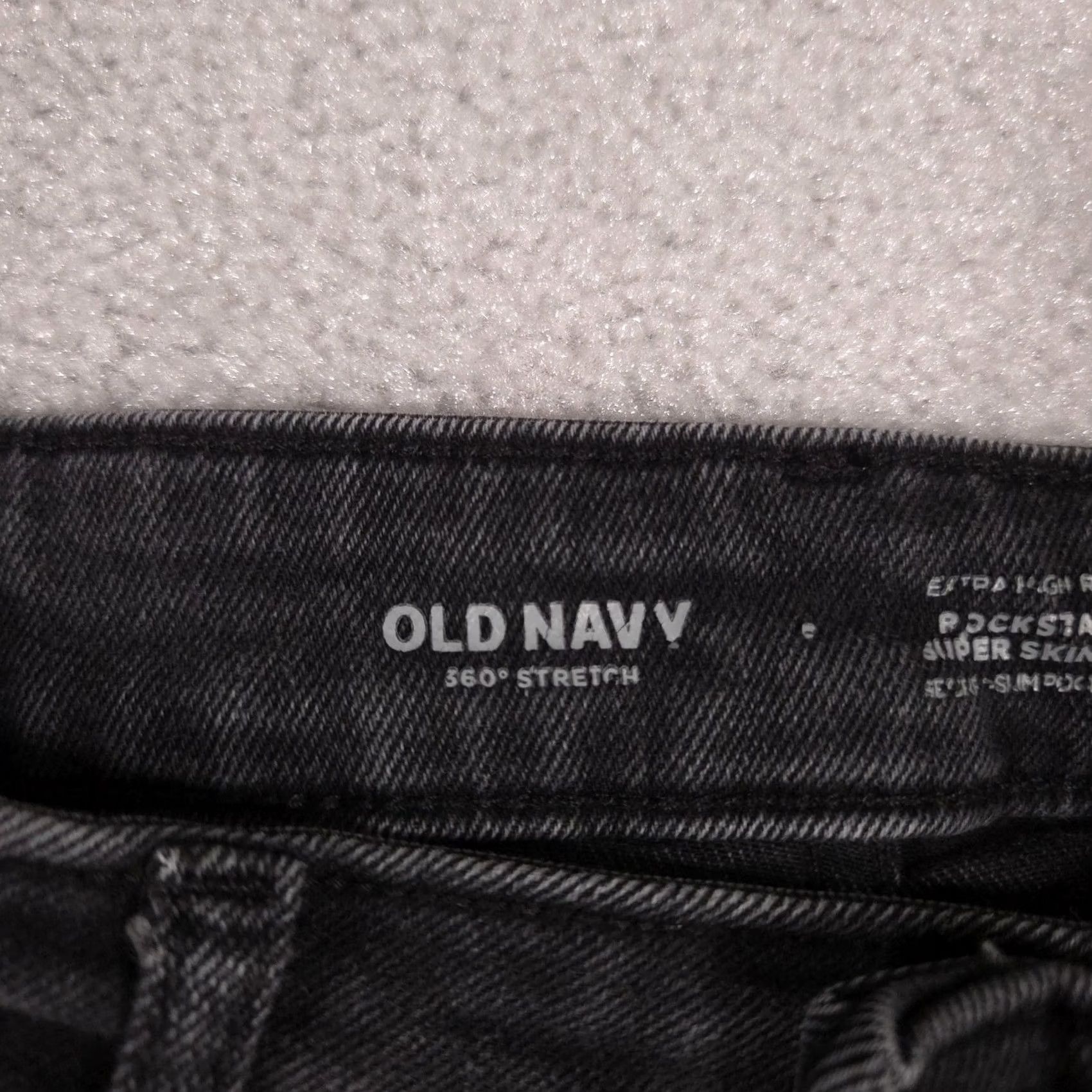 Old Navy Old Navy Rockstar Super Skinny Jeans Womens 6 Crop Black Extra High Rise Raw Hem Size 28" / US 6 / IT 42 - 7 Thumbnail