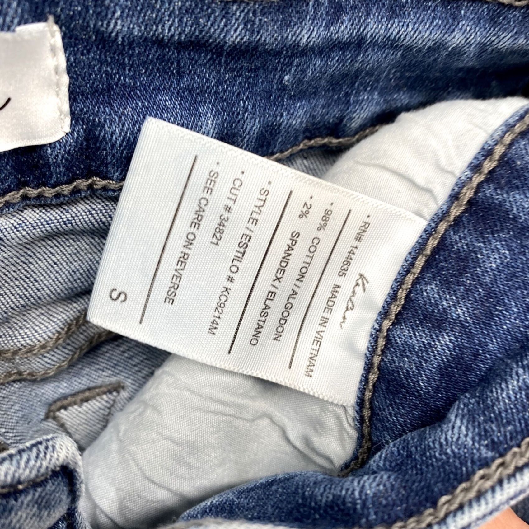Vintage KanCan Women’s Denim Shorts Frayed Raw Hem Stretch Medium Wash Size Small Shorts Casual 5-Pocket Womens Size 28" / US 6 / IT 42 - 3 Thumbnail