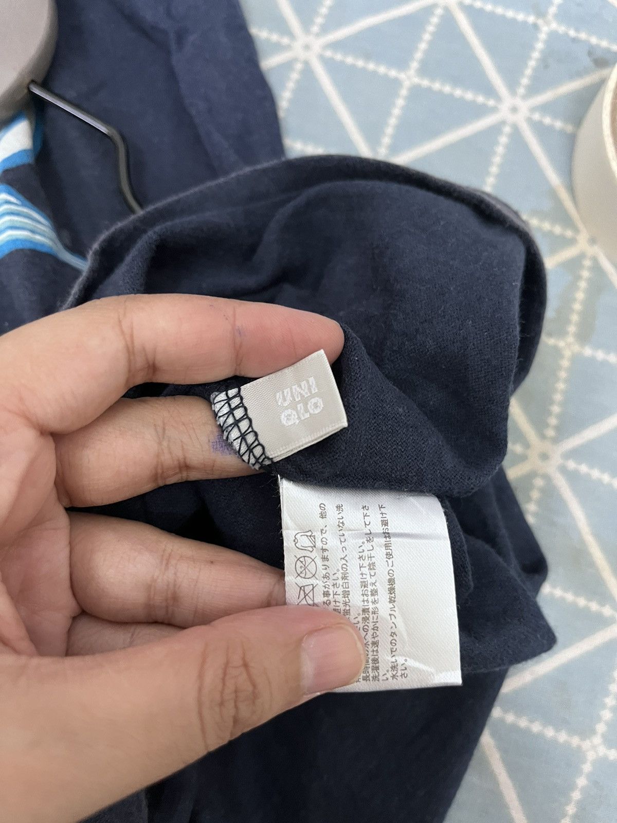Uniqlo UT fish logo tee Size US XL / EU 56 / 4 - 6 Thumbnail