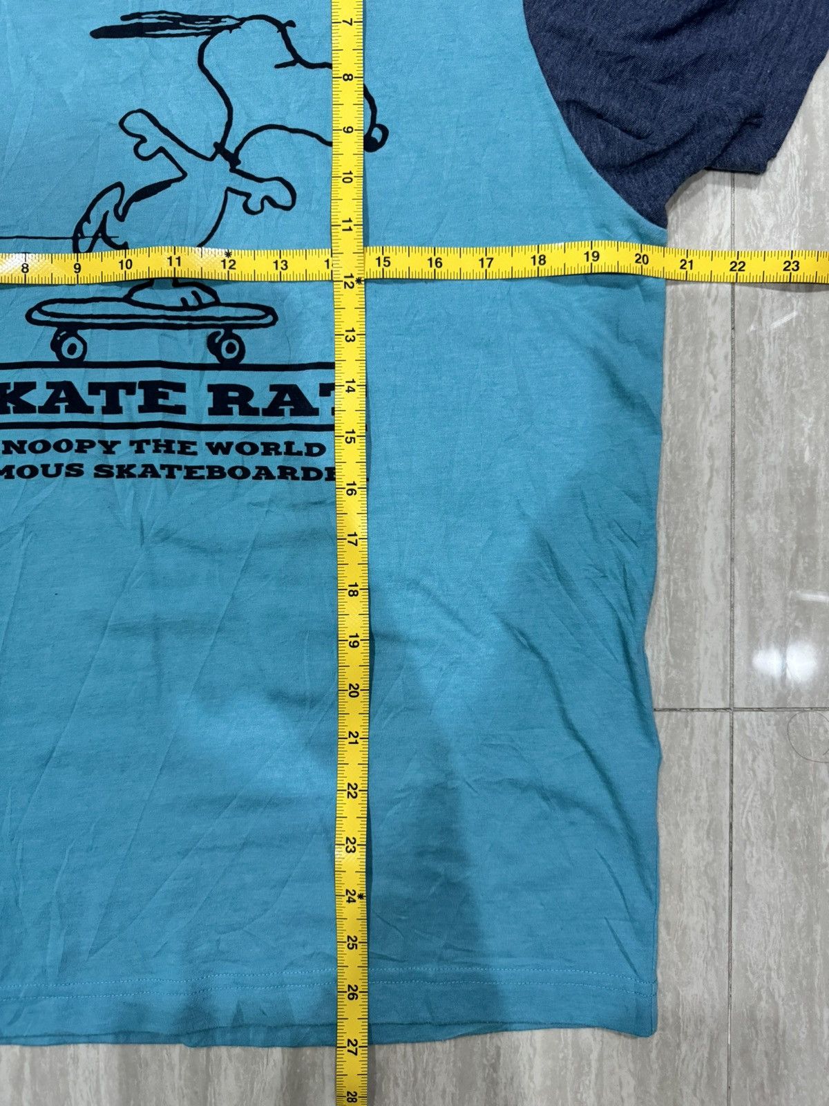 Peanuts UT Skate rat Snoopy the world famous skateboarder x Uniqlo Size US L / EU 52-54 / 3 - 4 Thumbnail
