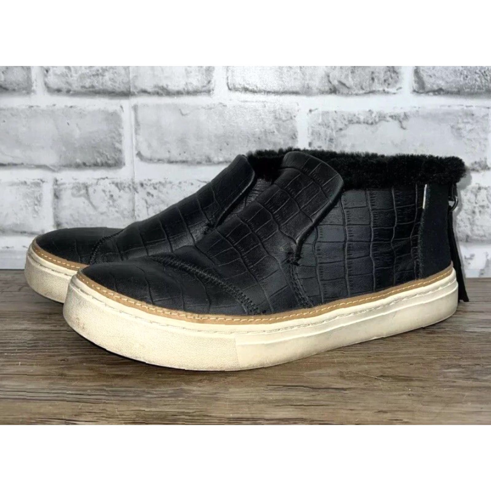 Toms VINTAGE TOMS Black Leather Slip On Shoes Women's 7.5 Fur Lined Flats Slip-On Womens Size M / US 6-8 / IT 42-44 - 2 Thumbnail