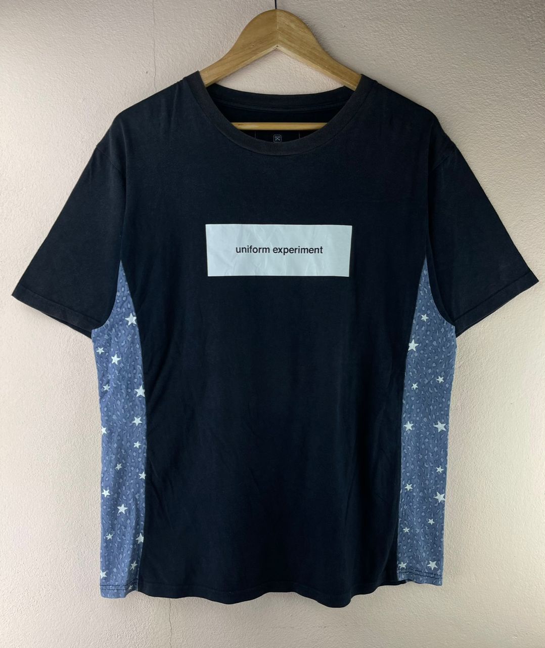 Japanese Brand × uniform experiment Sophnet x Uniform Experiment Spell Out Logo Tee Size US XL / EU 56 / 4 - 1 Thumbnail