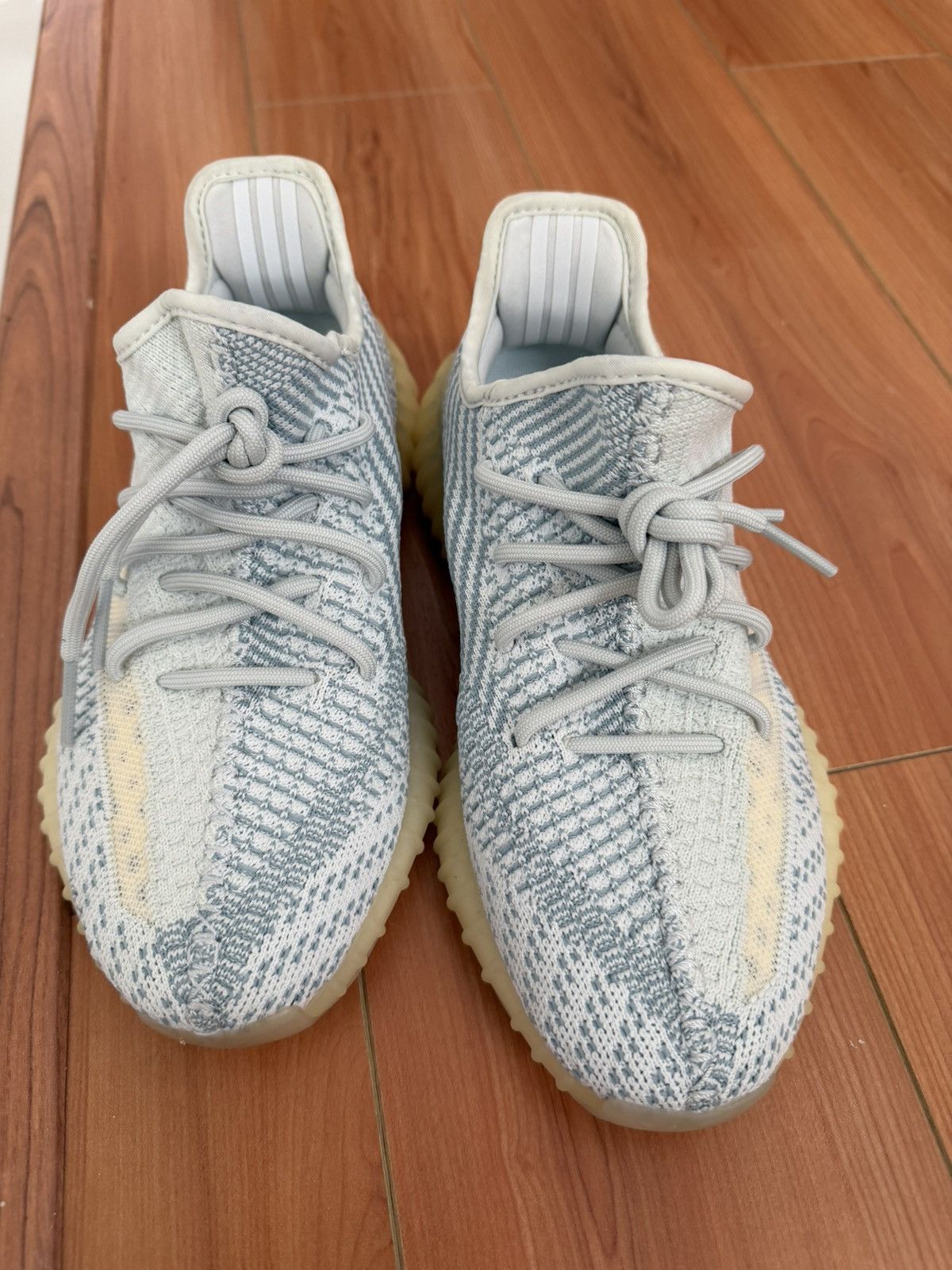 Yeezy Yeezy Boost 350 V2 Cloud White Size US 6 / EU 39 - 2 Thumbnail