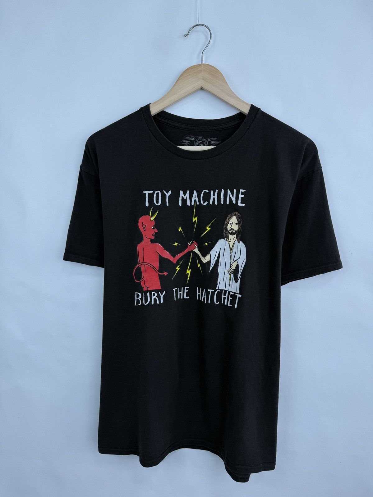 Toy Machine 🇺🇸 Vtg Y2K Toy Machine Bury The Hatchet Skateboard T-Shirt Size US L / EU 52-54 / 3 - 3 Thumbnail