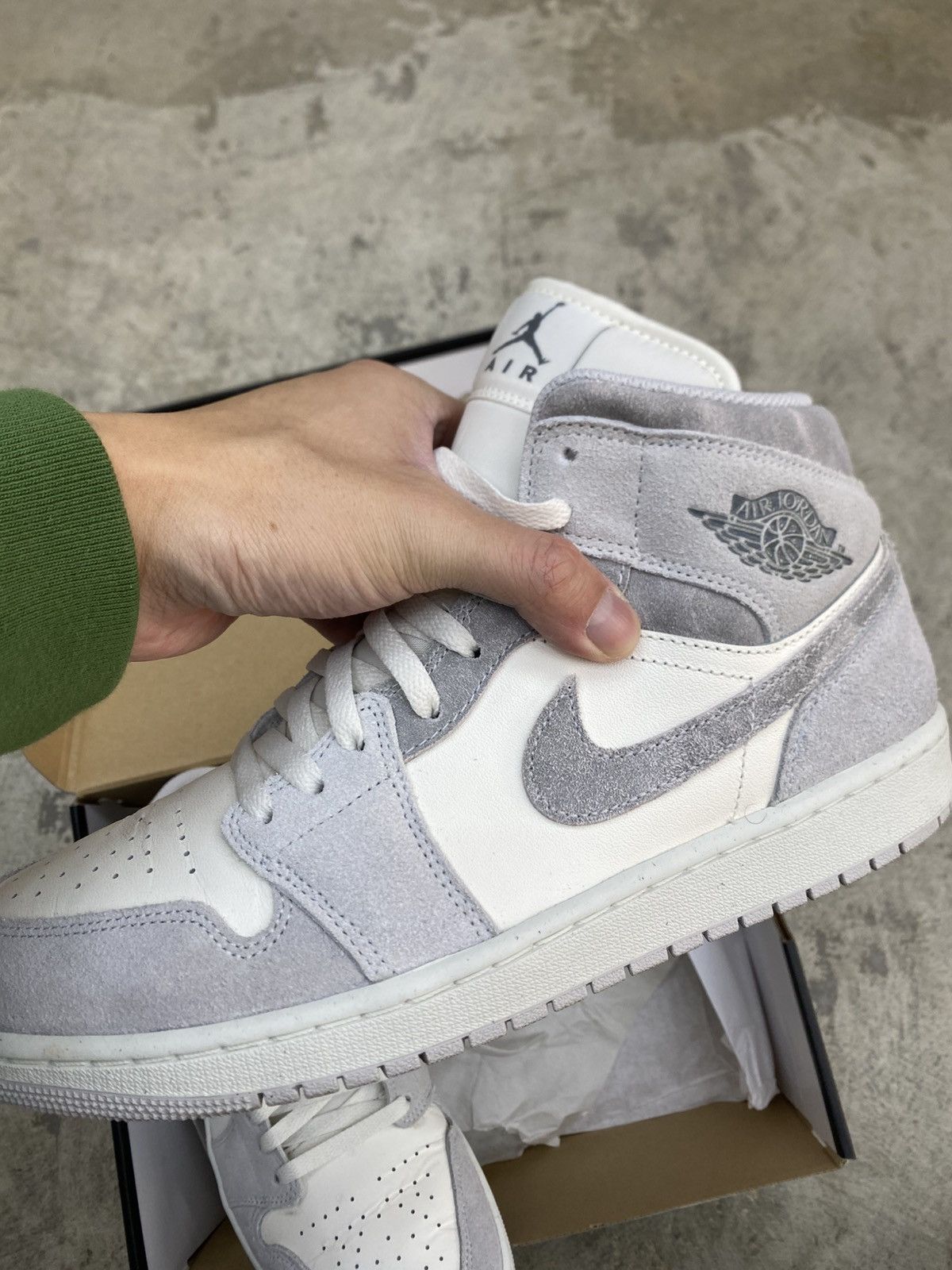 Jordan Brand Jordan 1 Mid SE Neutral Gray Sail Size US 10 / EU 43 - 11 Thumbnail