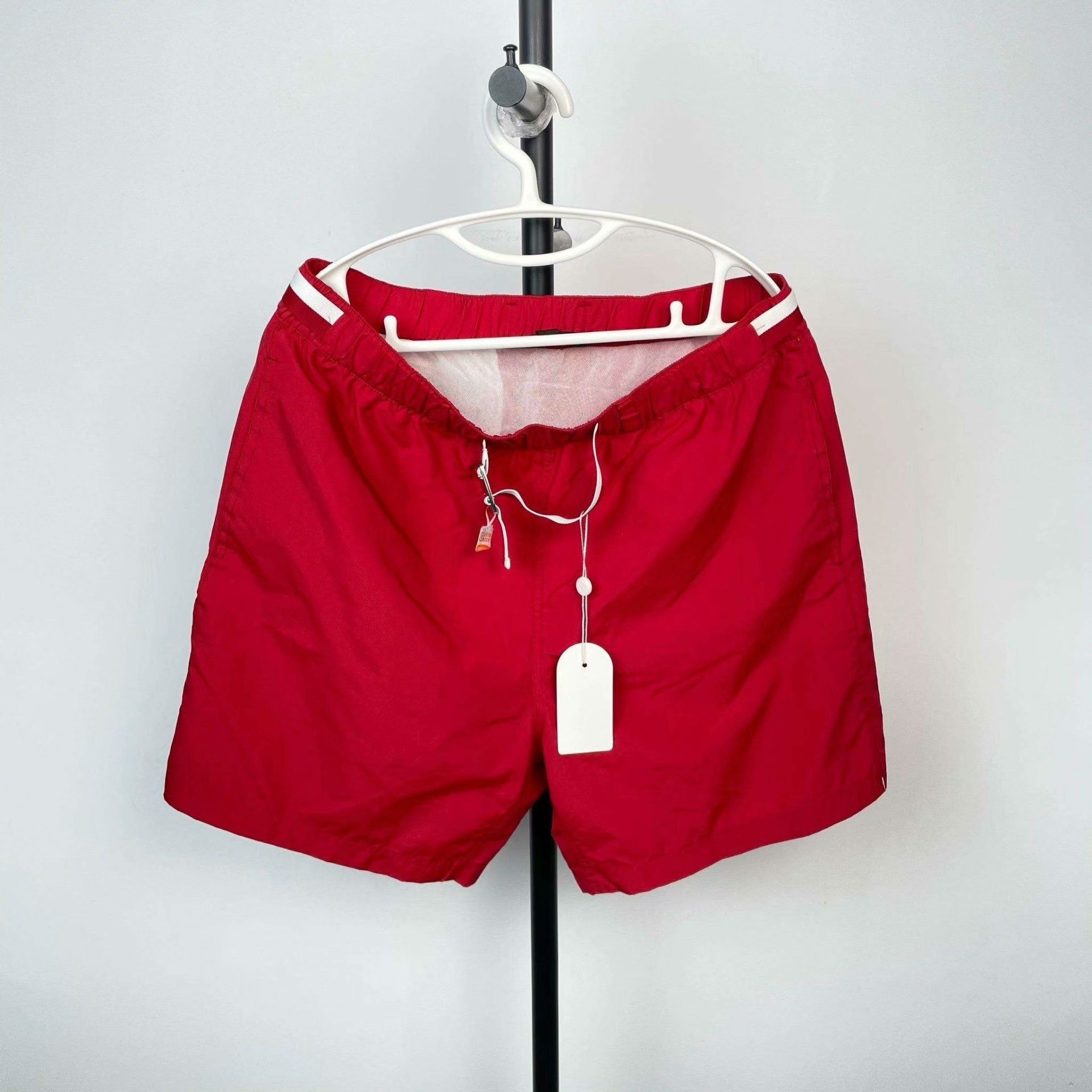 Louis Vuitton Louis Vuitton Red Shorts XS Men Size US 28 / EU 44 - 1 Thumbnail