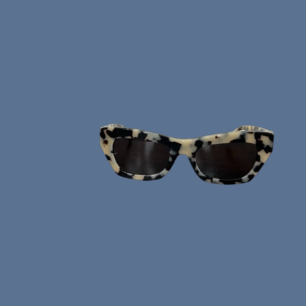 Vintage apercu Sunglasses Claire Rose Beige First Edition EUC Womens Rose Capetown" Size ONE SIZE - 1 Thumbnail