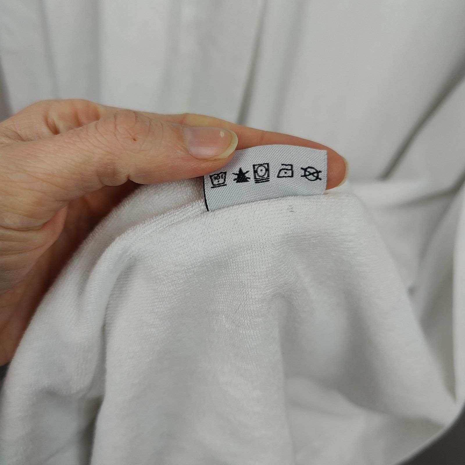 Other Nobu Hotel Barcelona Robe Size Medium White Terry Size US M / EU 48-50 / 2 - 3 Thumbnail