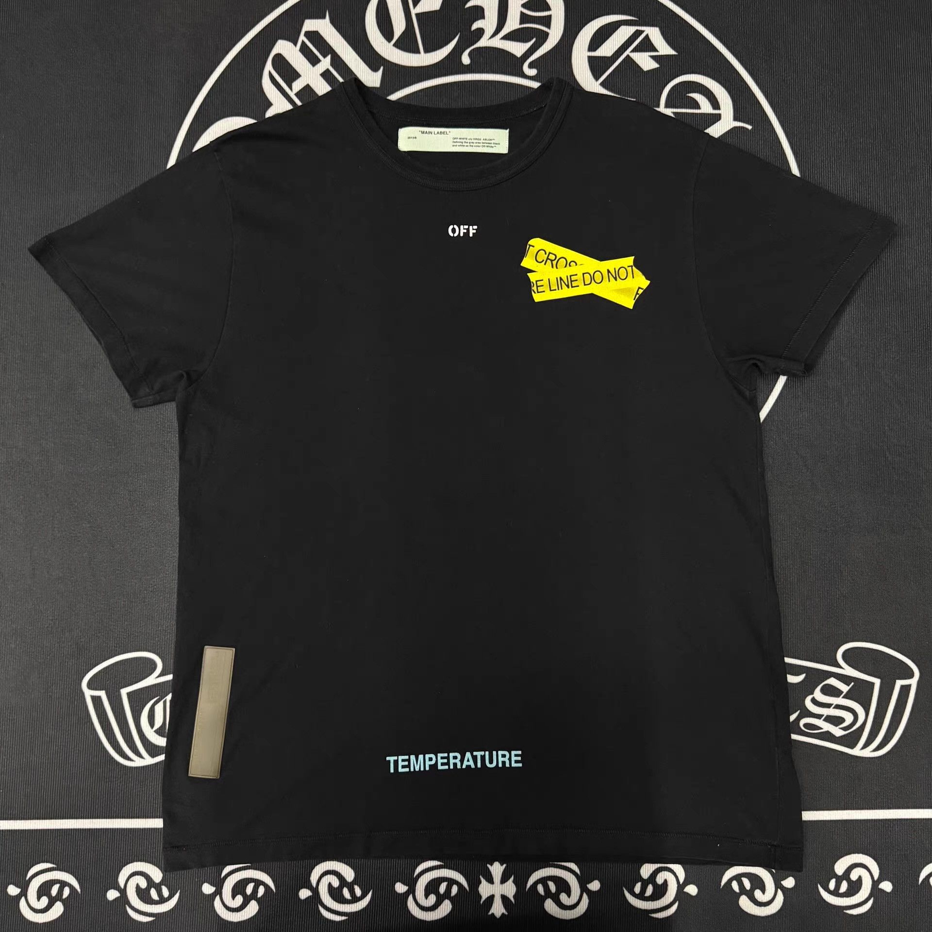 Off-White Off-White Black Short Yellow Caution Arrow Print Q10 Size US M / EU 48-50 / 2 - 1 Thumbnail