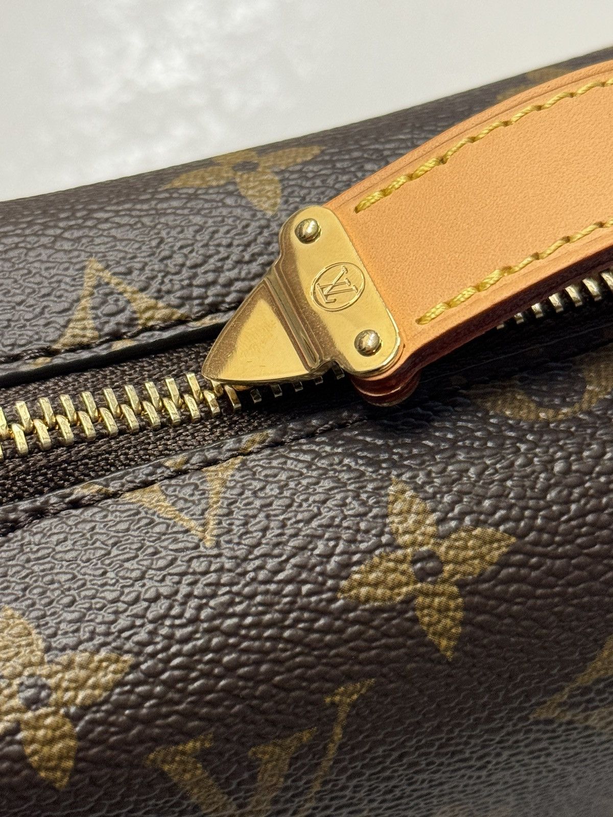 Louis Vuitton Louis Vuitton Size ONE SIZE - 6 Thumbnail