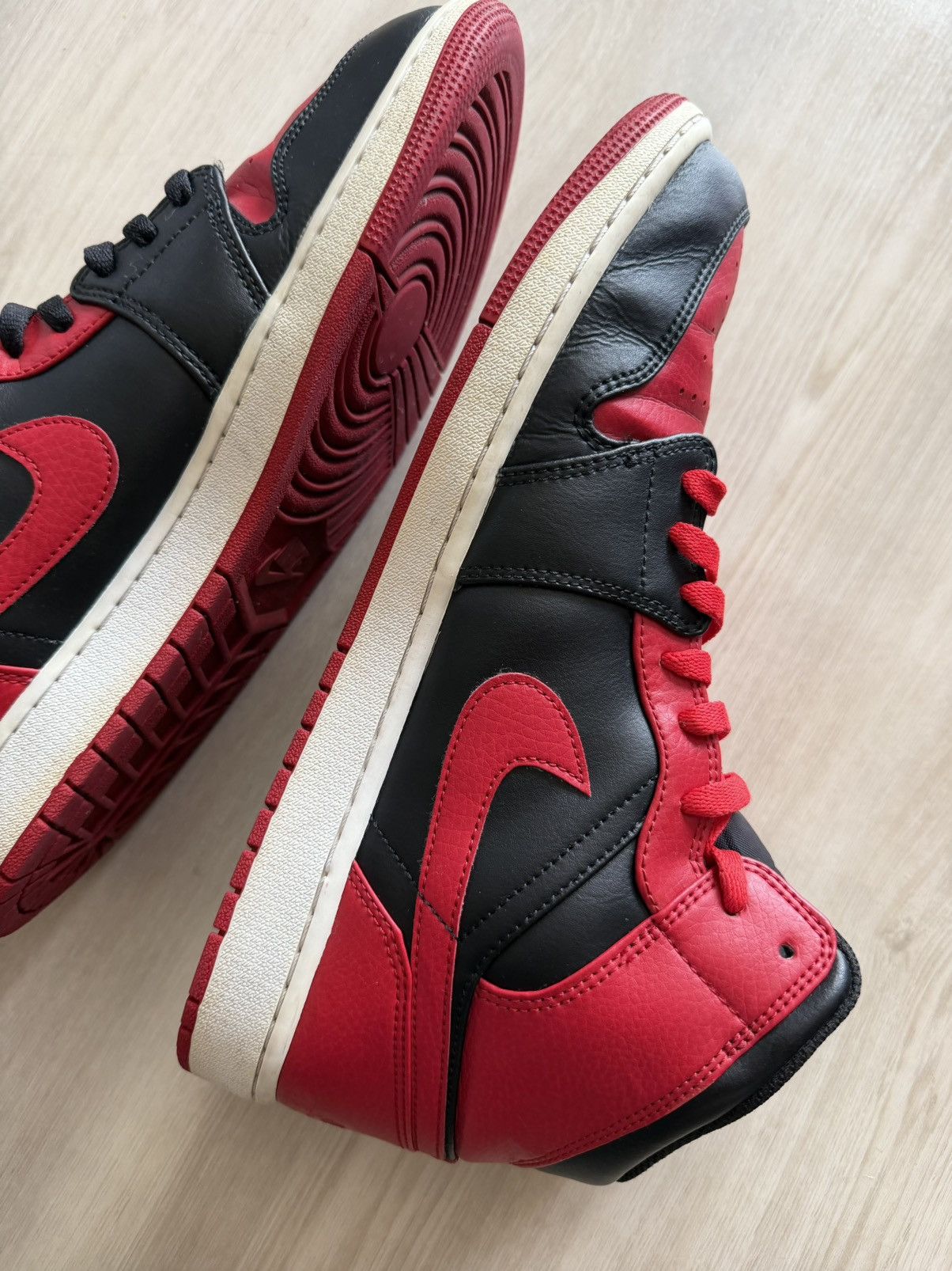 Jordan Brand Jordan 1 Mid Banned 2020 Sz 13 Size US 13 / EU 46 - 3 Thumbnail