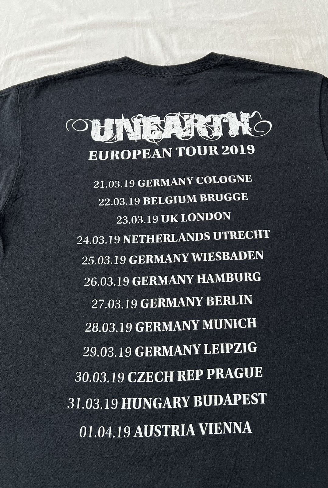 Band Tees Vintage 2019 Unearth Metalcore Band Tour Black T-shirt Size US L / EU 52-54 / 3 - 8 Thumbnail