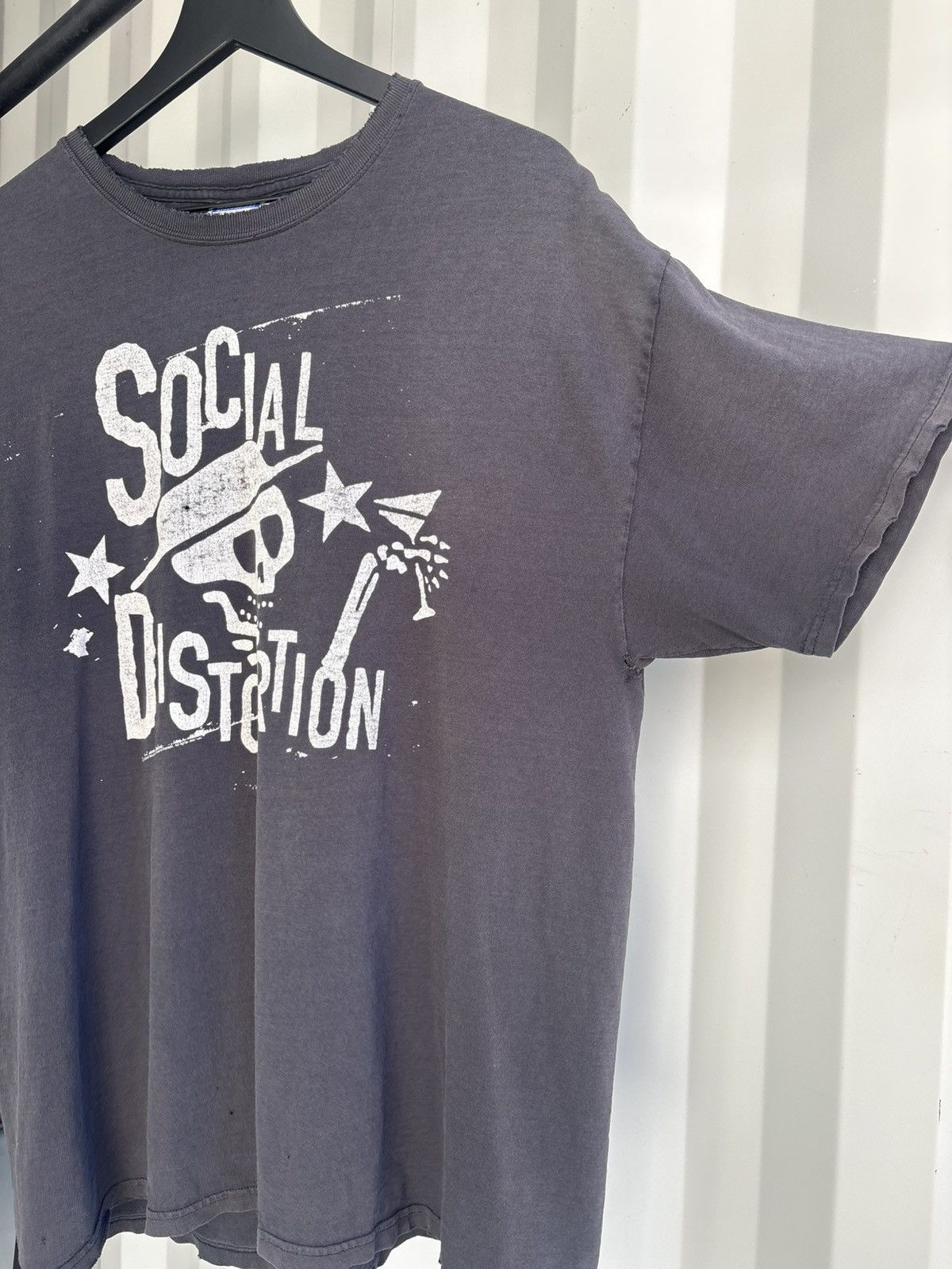 Band Tees Vintage Social Distortion Shirt Faded Distressed GRUNGE Size US XL / EU 56 / 4 - 2 Thumbnail