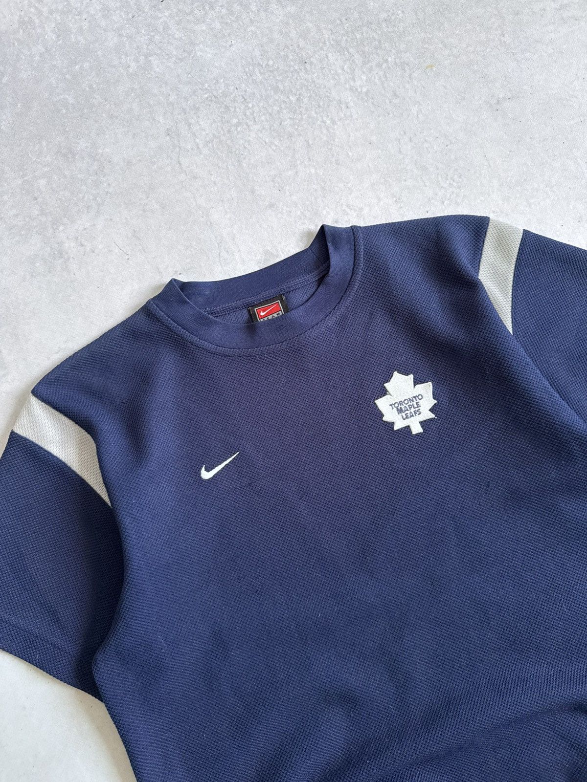 Nike Vintage Nike Toronto Maple Leaf Rate Unisex Streetwear Tee Size US L / EU 52-54 / 3 - 5 Thumbnail
