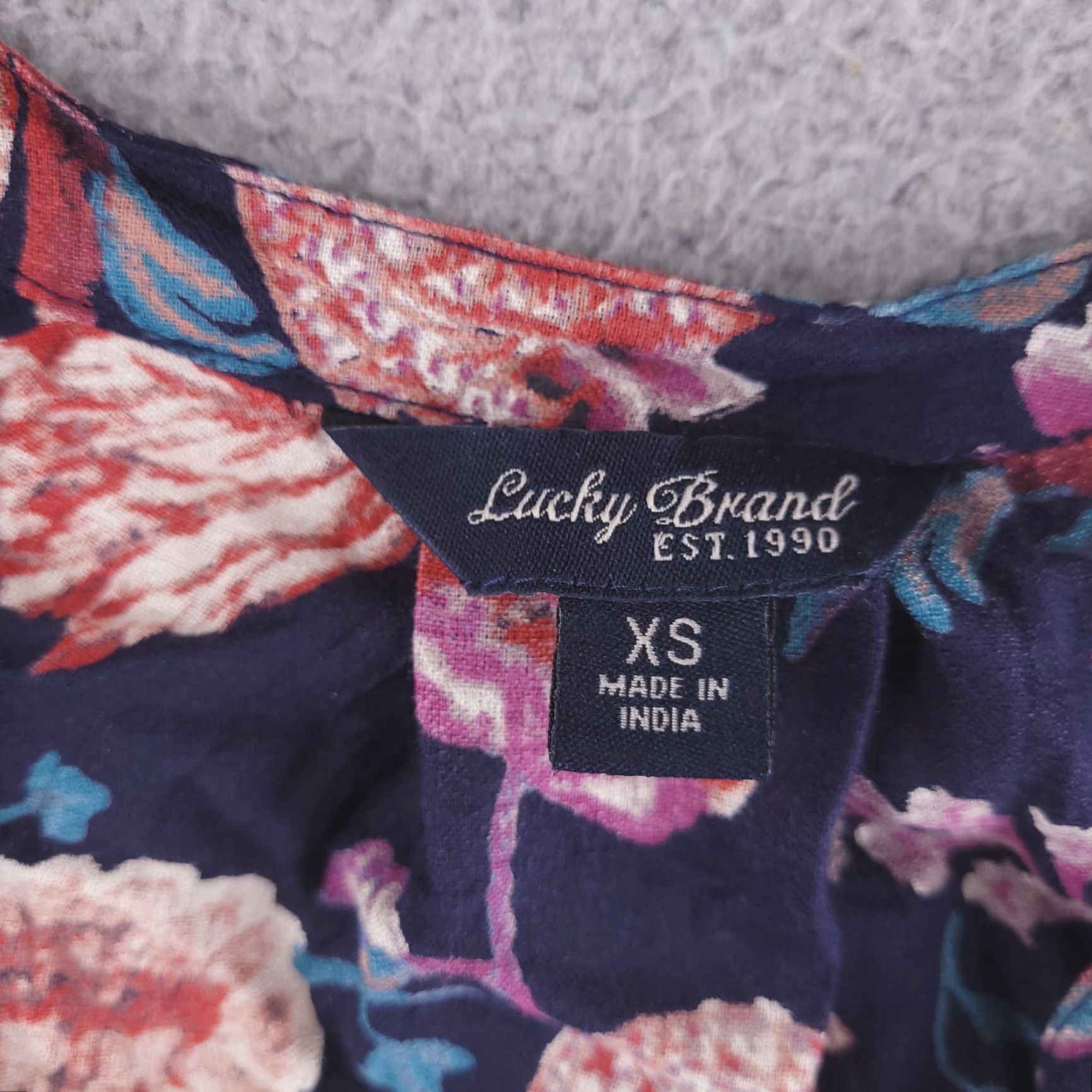 Lucky Brand Lucky Brand Top Womens XS Floral Paisley Popover Long Sleeve V-Neck Blouse Dress Shirt Womens XS Blue Paisley 90s? Size XS / US 0-2 / IT 36-38 - 2 Thumbnail