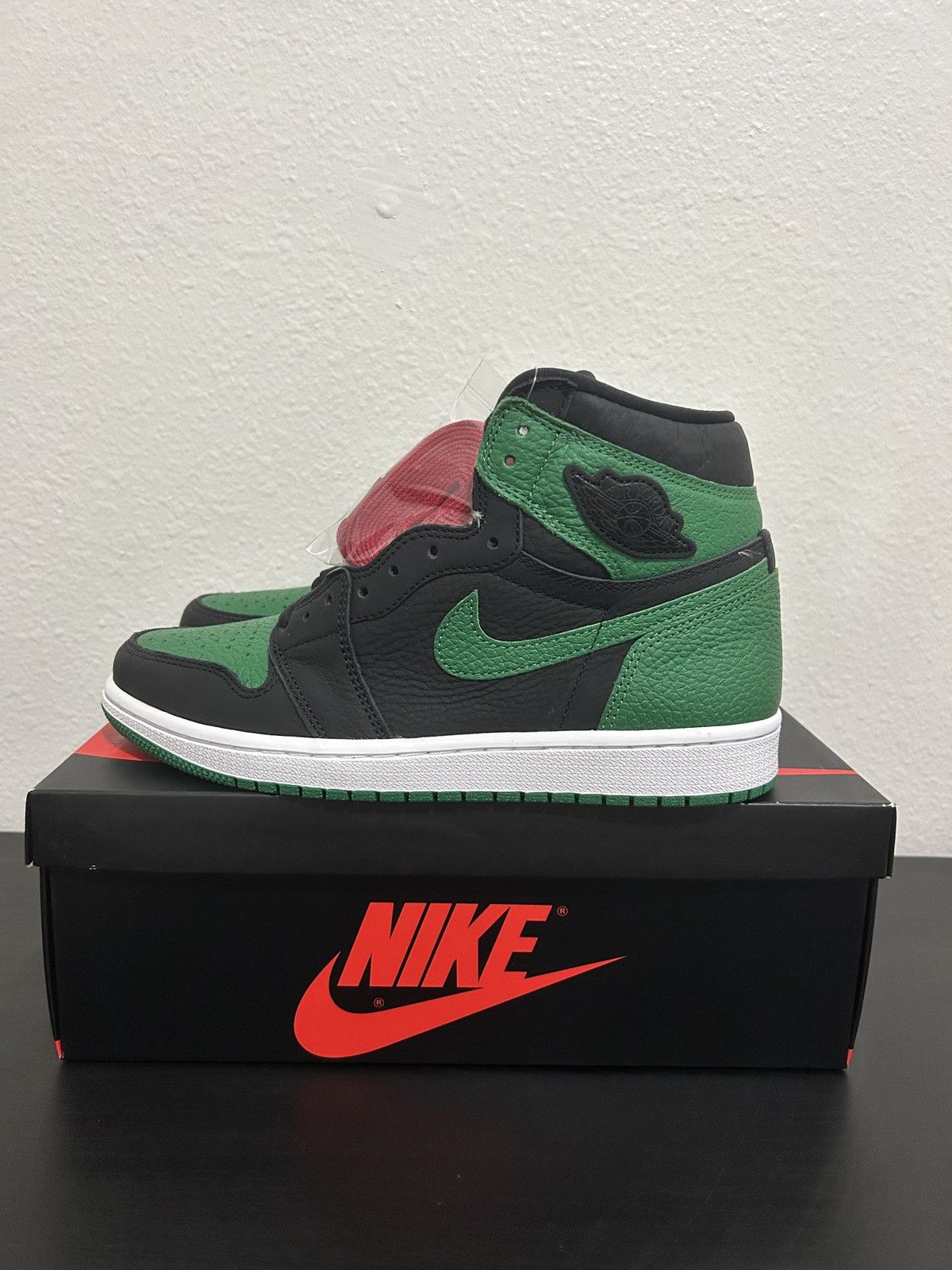 Jordan Brand Jordan 1 High Pine Green Size US 8.5 / EU 41-42 - 1 Thumbnail