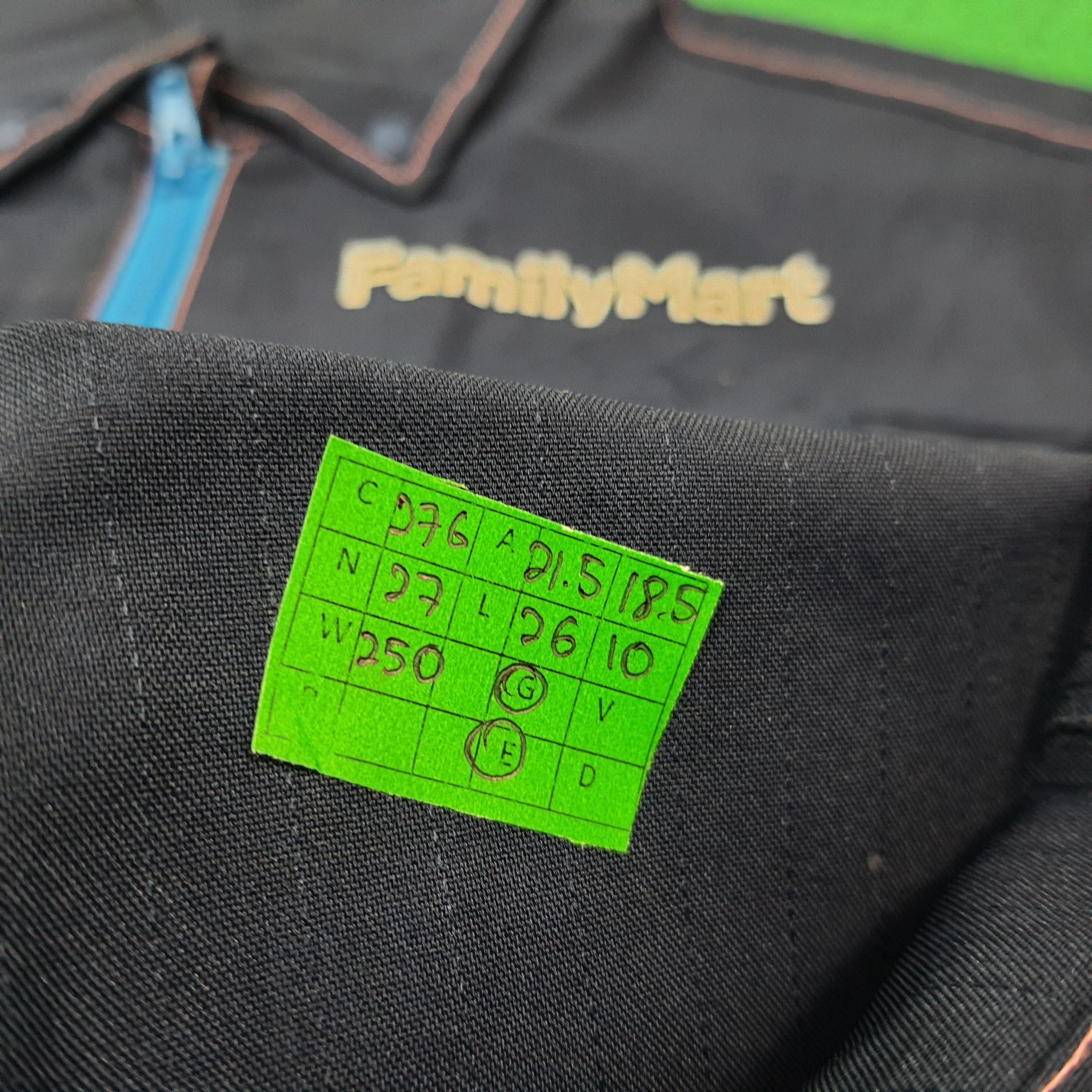 Japanese Brand Vintage Family Mart Japan Staff Workwear Uniform C276N27 Size US M / EU 48-50 / 2 - 8 Thumbnail