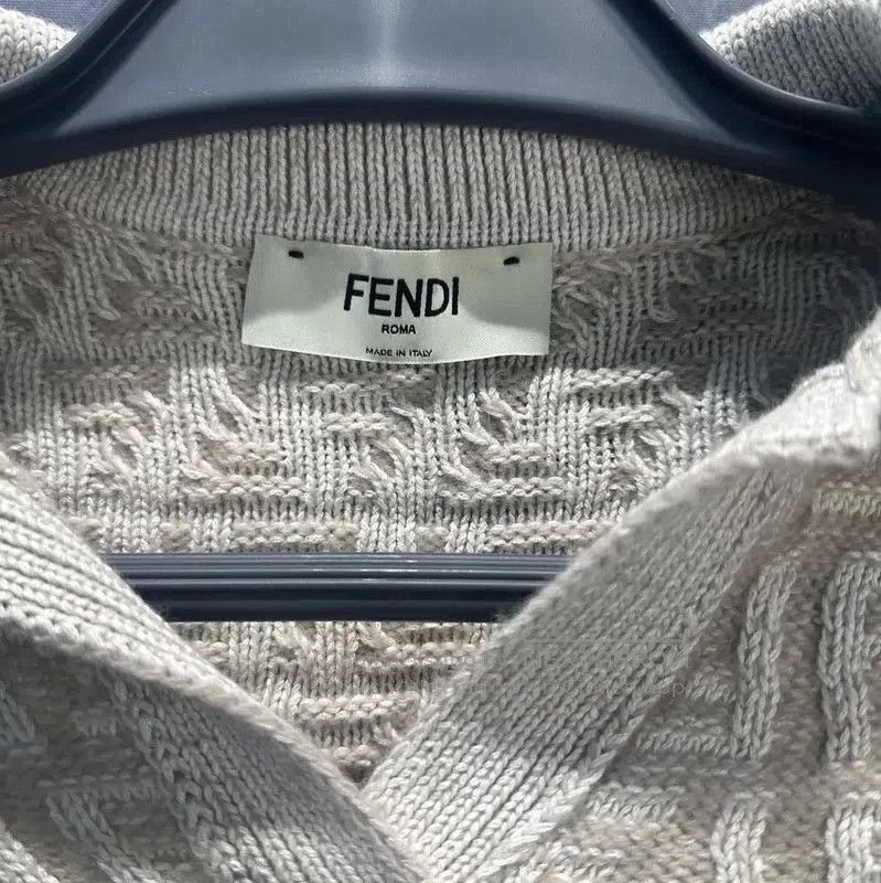 Fendi Fendi Women's Cotton T-Shirt in Off-White . Size M / US 6-8 / IT 42-44 - 3 Thumbnail