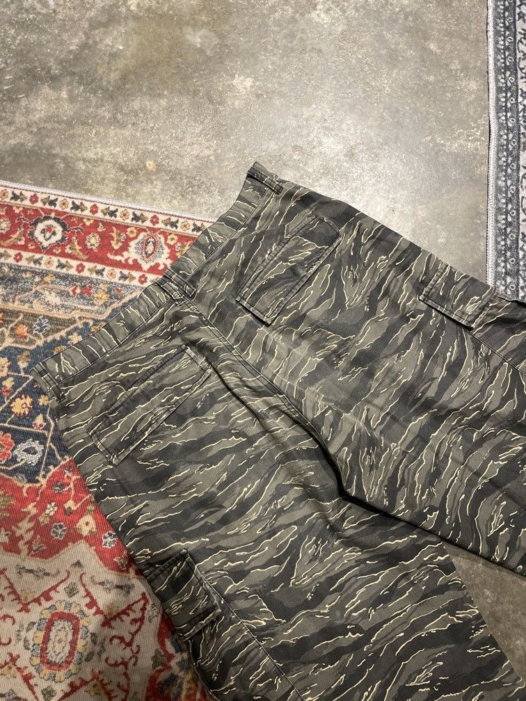 Fubu VINTAGE FUBU TIGER CAMO CARGO PANTS Size US 36 / EU 52 - 5 Thumbnail