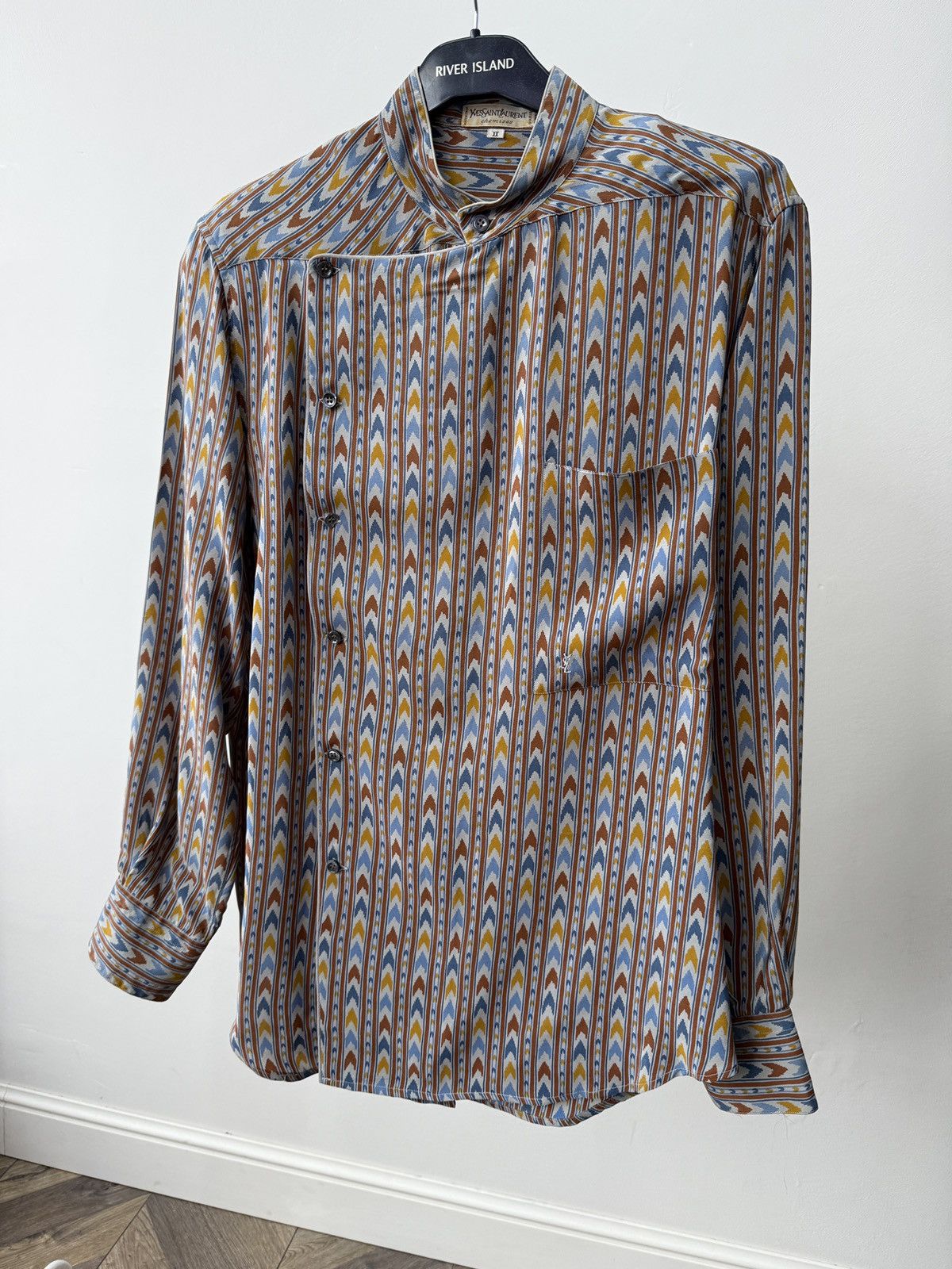 Yves Saint Laurent Vintage Yves Saint Laurent YSL 100% Silk Shirt women’s Size S / US 4 / IT 40 - 3 Thumbnail