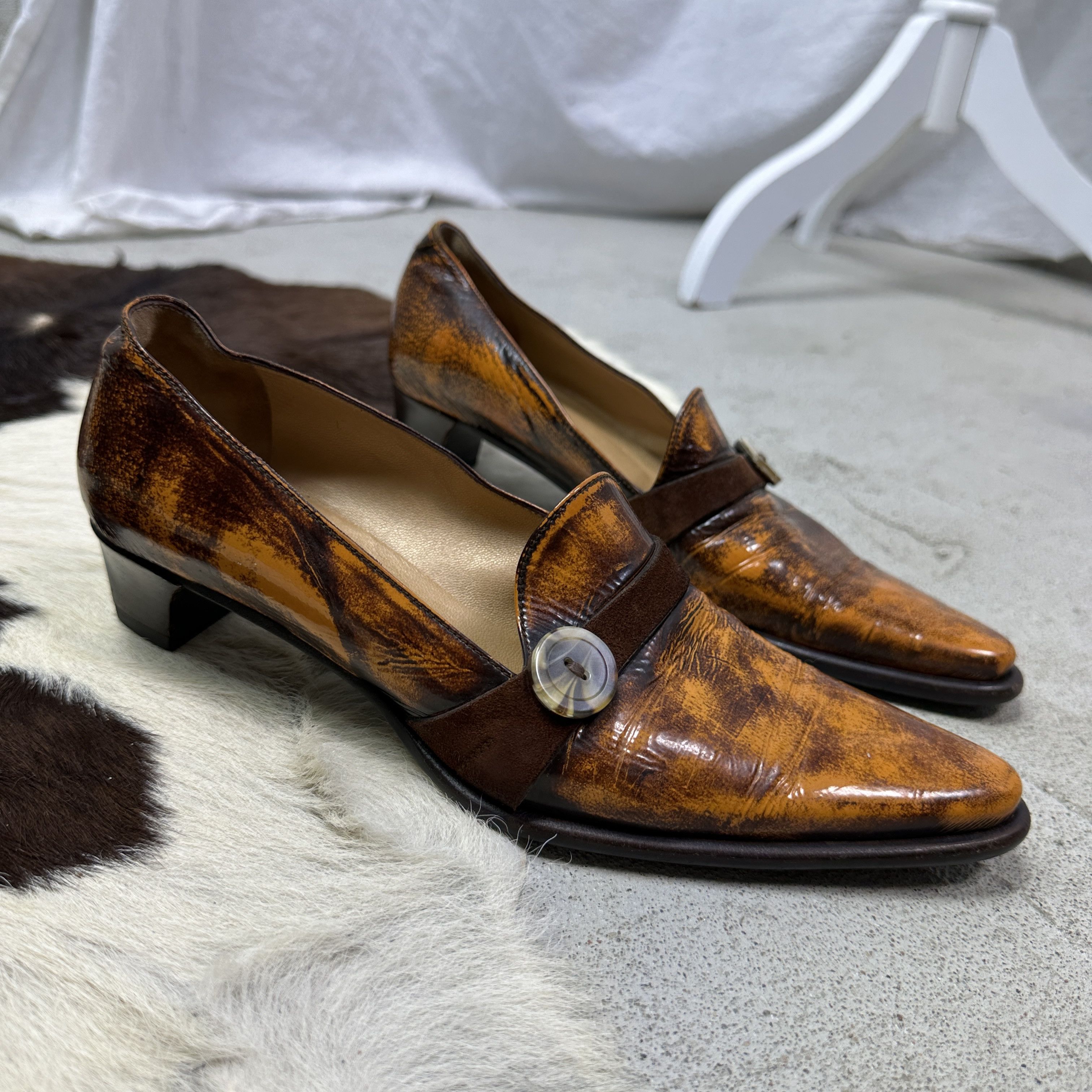 Vintage Vintage Avant Garde Leather Old Money Kitten Heels Y2K Size US 6 / IT 36 - 2 Thumbnail