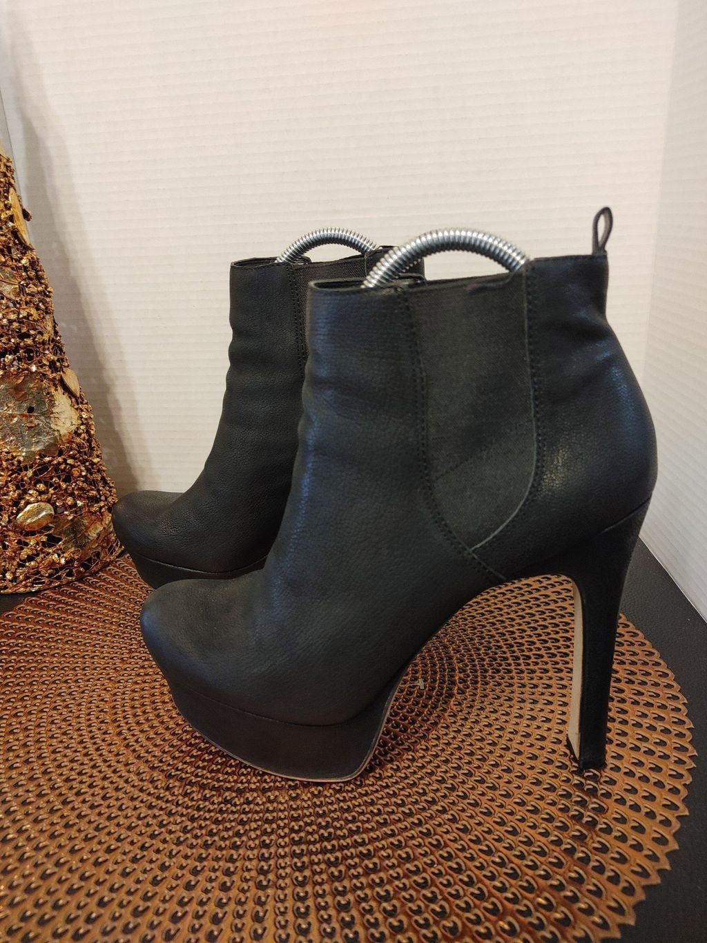 Vince Camuto Vince Camuto Baileys Chelsea Booties Size 9M Size US 9 / IT 39 - 3 Thumbnail