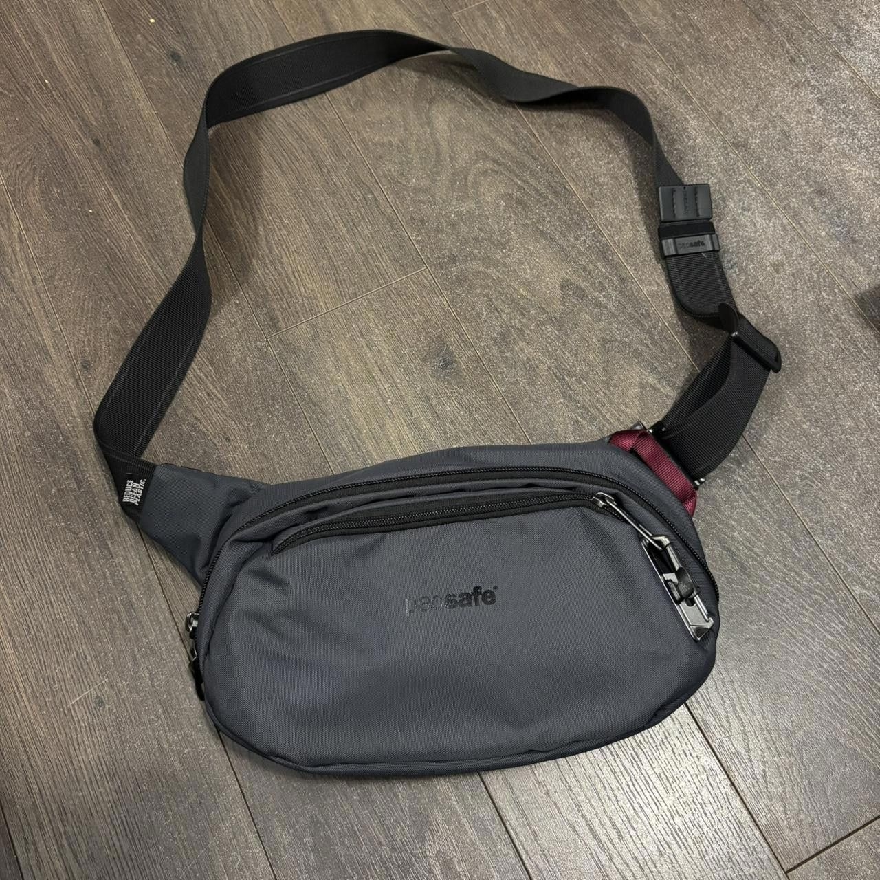 Designer pacsafe vibe 100 hip pack fanny pack with locking zippers Size ONE SIZE - 1 Thumbnail