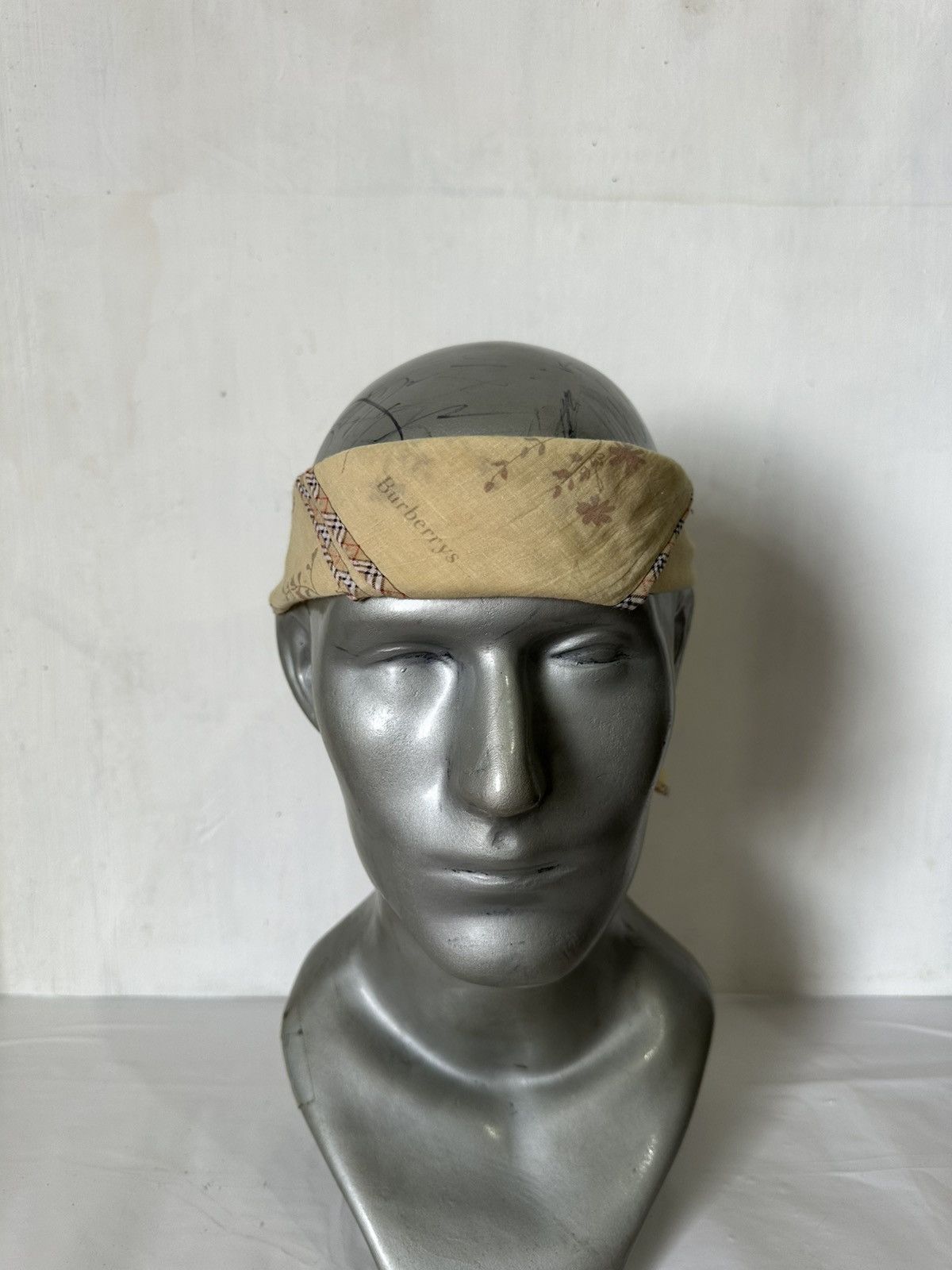 Burberry × Vintage Vintage Burberry Handkerchief/ Neckerchief/ Bandana Size ONE SIZE - 1 Thumbnail