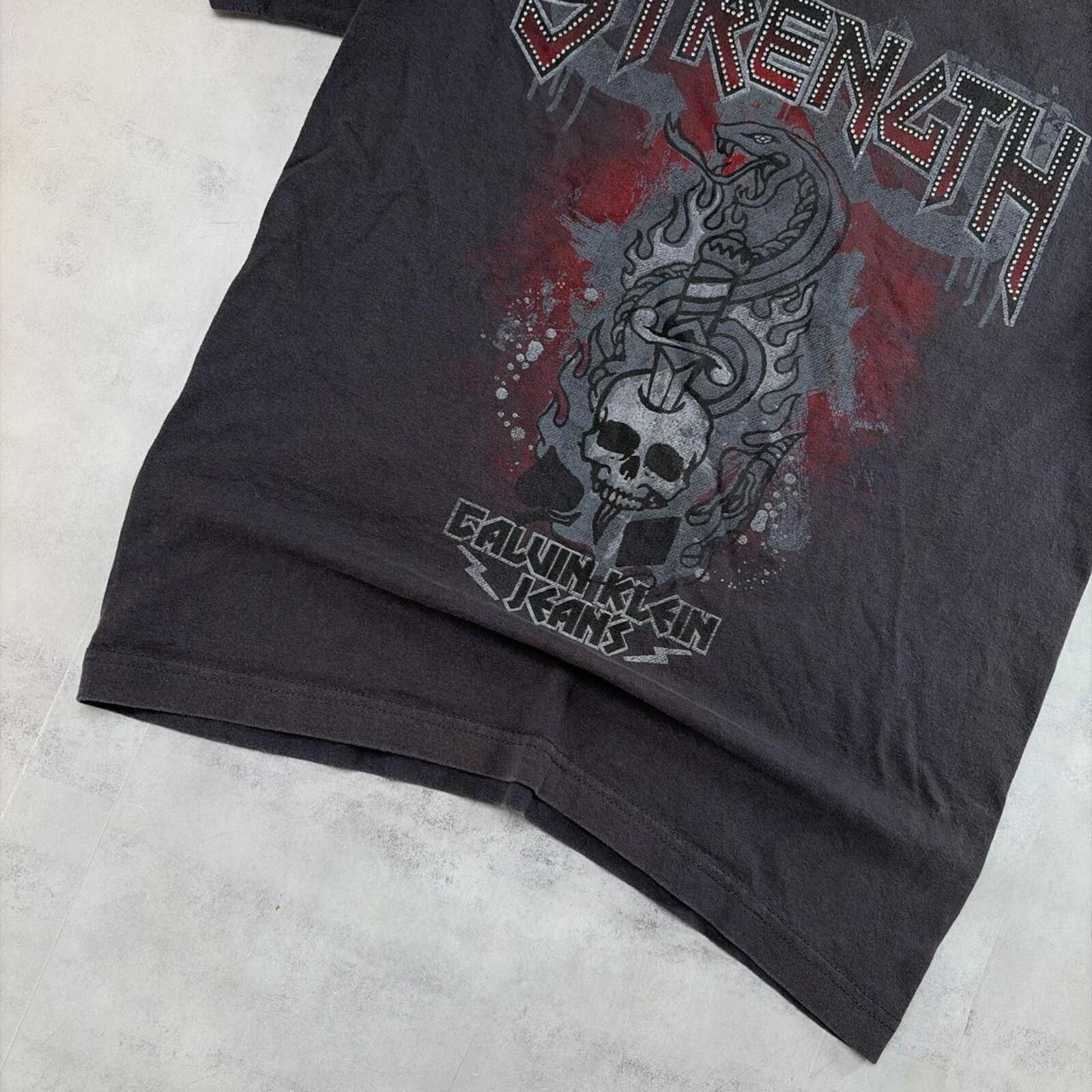 Calvin Klein Y2K Grey Calvin Klein Grunge Gothic Skull Skater T-Shirt Size M / US 6-8 / IT 42-44 - 4 Thumbnail