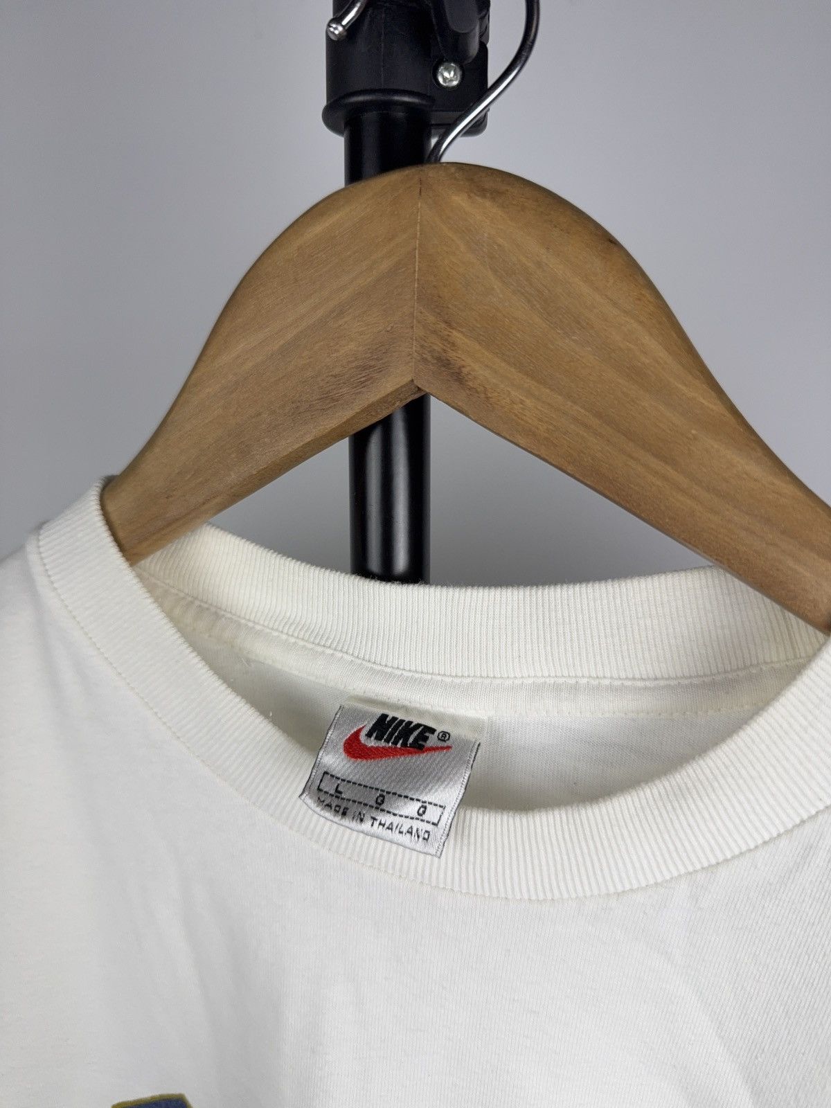 Nike Vintage 90s Retro Nike Big Logo Swoosh T-Shirt White 90s Size US L / EU 52-54 / 3 - 2 Thumbnail