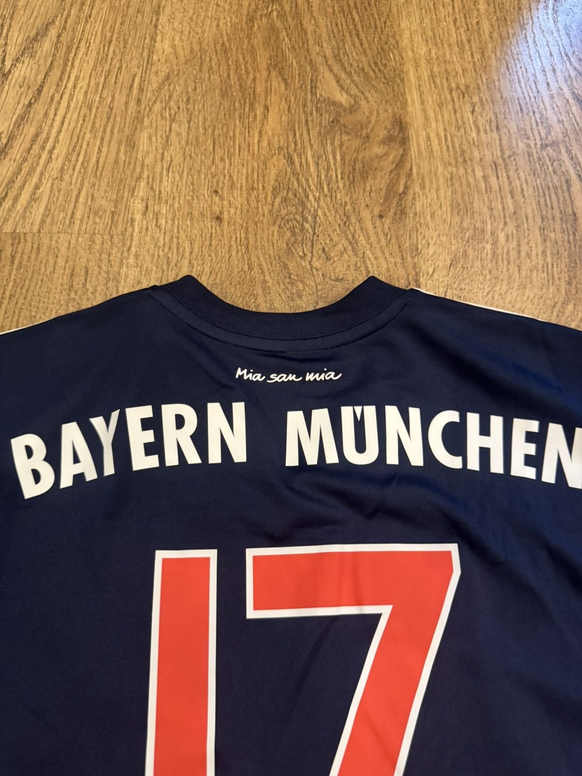 Adidas BAYERN MUNICH 2017 2018 AWAY FOOTBALL SHIRT ADIDAS sz S MEN Size US S / EU 44-46 / 1 - 13 Thumbnail