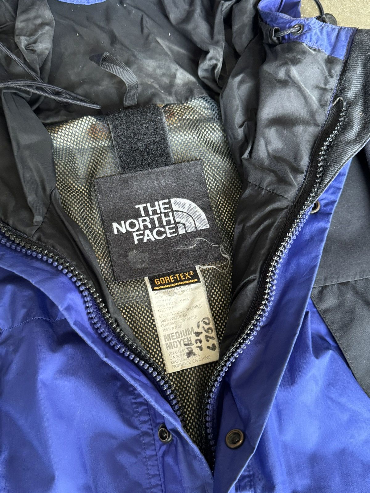 The North Face Vintage TNF The North Face Mountain Light Jacket Aztec Blue Size US M / EU 48-50 / 2 - 4 Thumbnail