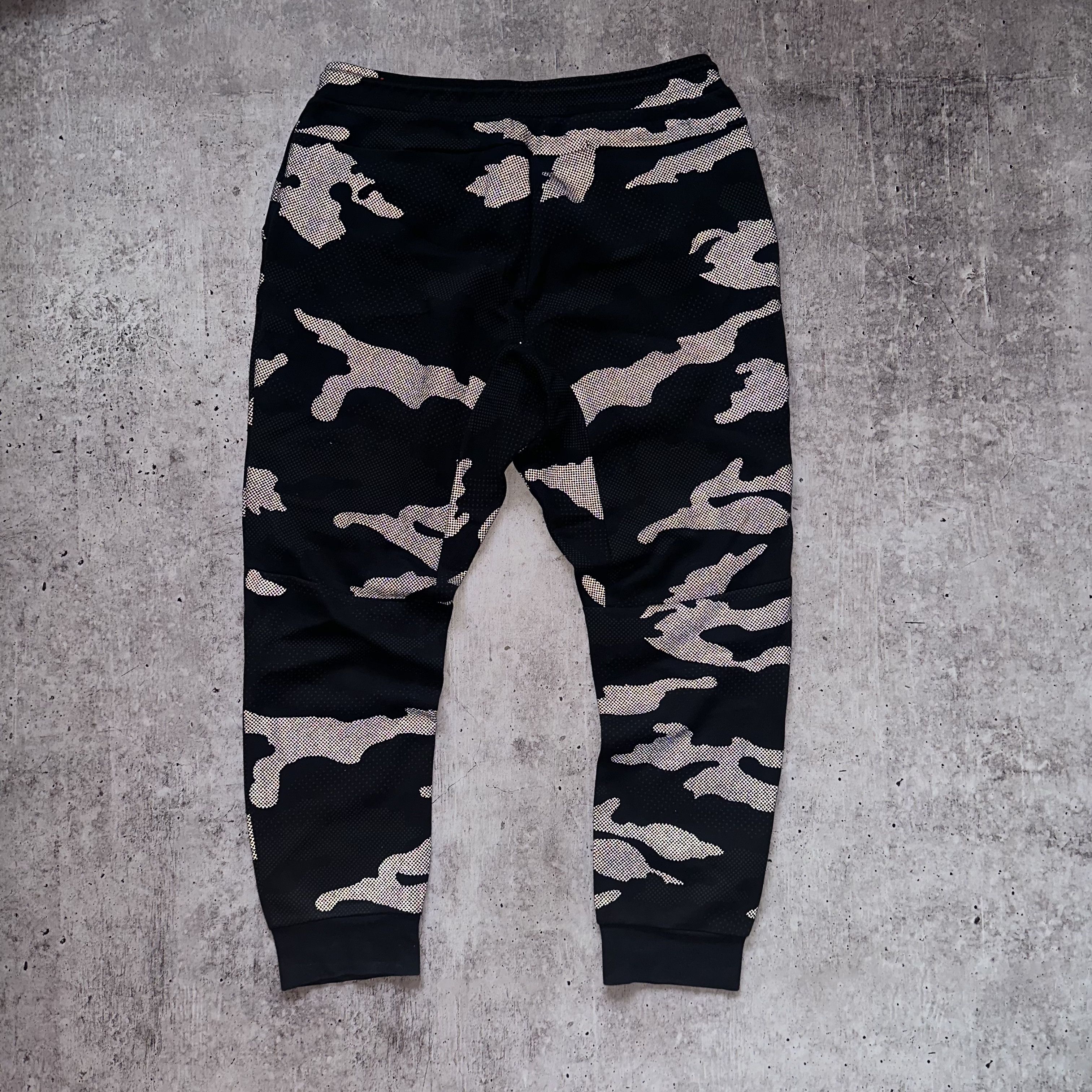Nike Nike Reflective Black Camo Tech Fleece Pants Joggers Size US 38 / EU 54 - 8 Thumbnail