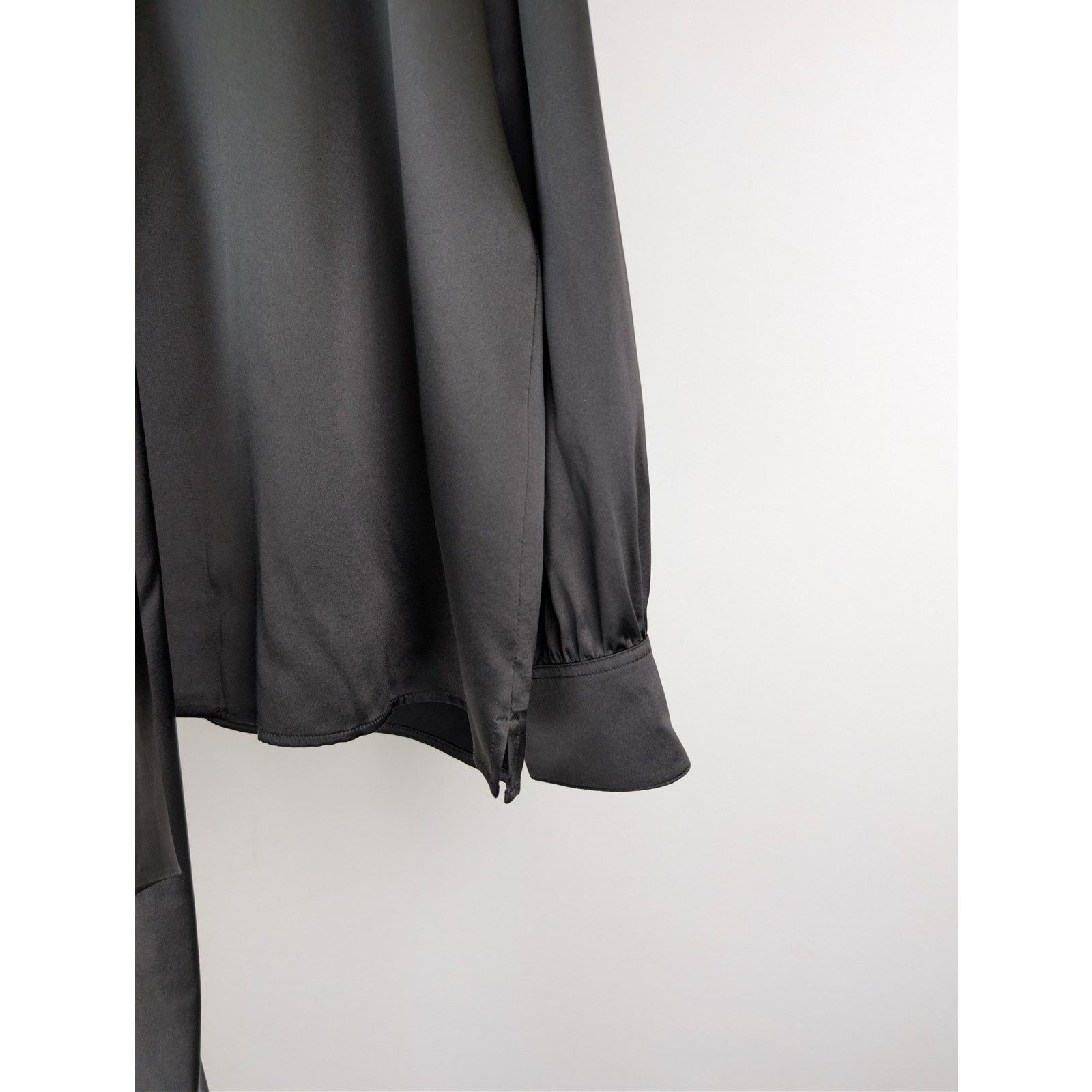 Saint Laurent Paris o1rshd1 silk shirt with a bow at the neck in Black Size US S / EU 44-46 / 1 - 5 Thumbnail