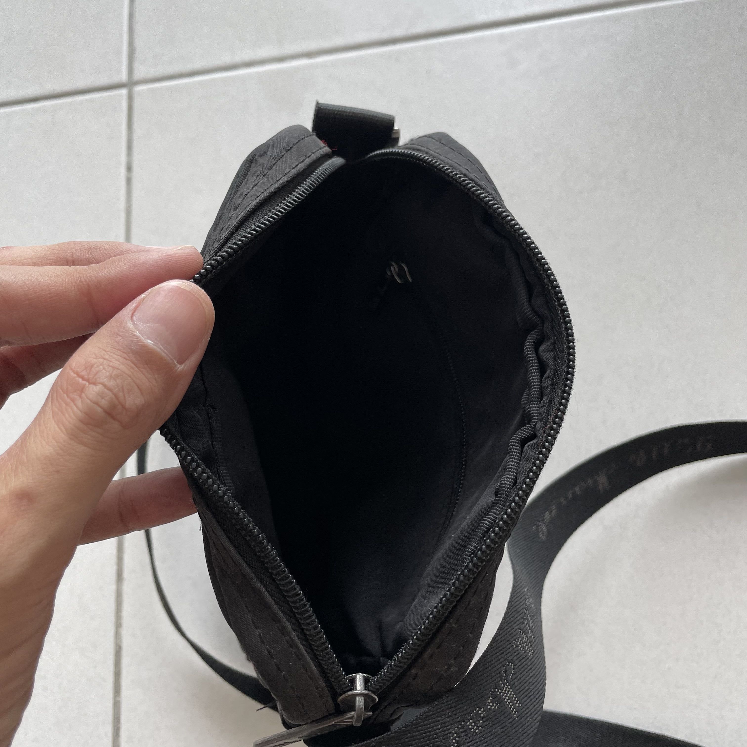 Japanese Brand ⭐️SALE⭐️ LITTLE MARCEL HANDPHONE POUCH SLING BAG Size ONE SIZE - 3 Thumbnail