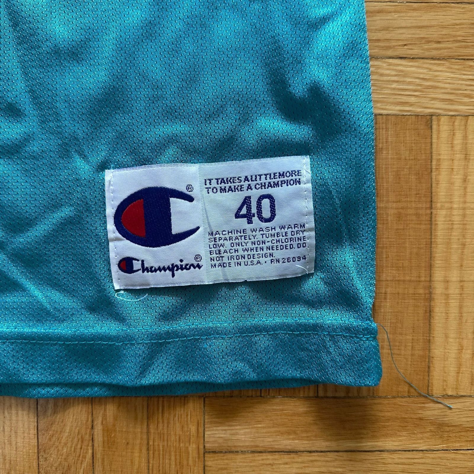 Champion Vintage Champion Blank Vancouver Grizzlies Jersey Size 40 Size US S / EU 44-46 / 1 - 3 Thumbnail