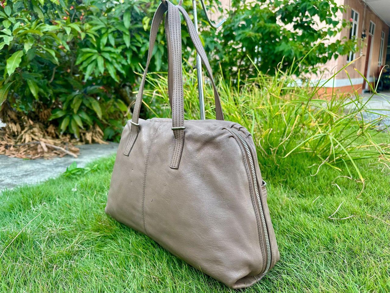 Fendi Authentic Fendi Brown Leather Front Zip Tote Bag Size ONE SIZE - 3 Thumbnail