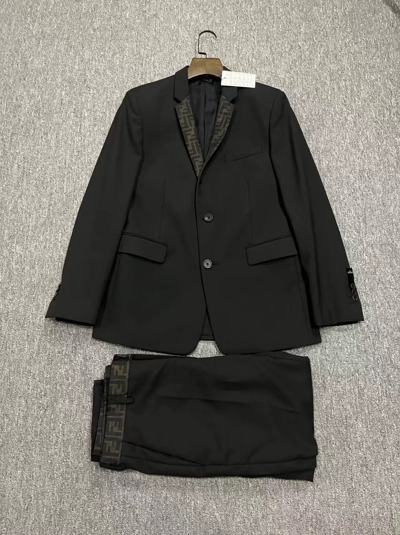 Fendi Fendi Logo Suit Set in Excellent Condition Size US M / EU 48-50 / 2 - 1 Thumbnail