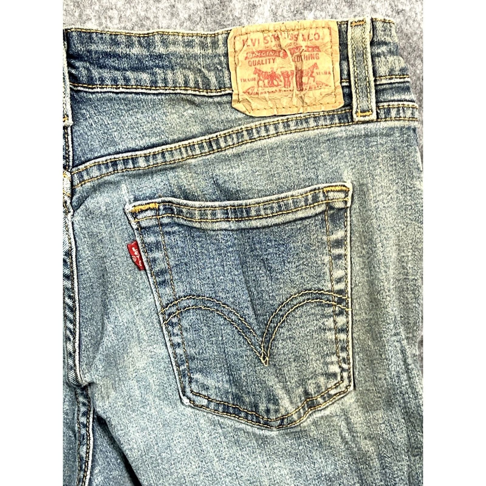 Levi's VINTAGE Levi’s 519 Jeans Women Regular Bootcut Low Flare 29in 28 Waist Light Blue Denim Size 7 Juniors Size 28" / US 6 / IT 42 - 6 Thumbnail
