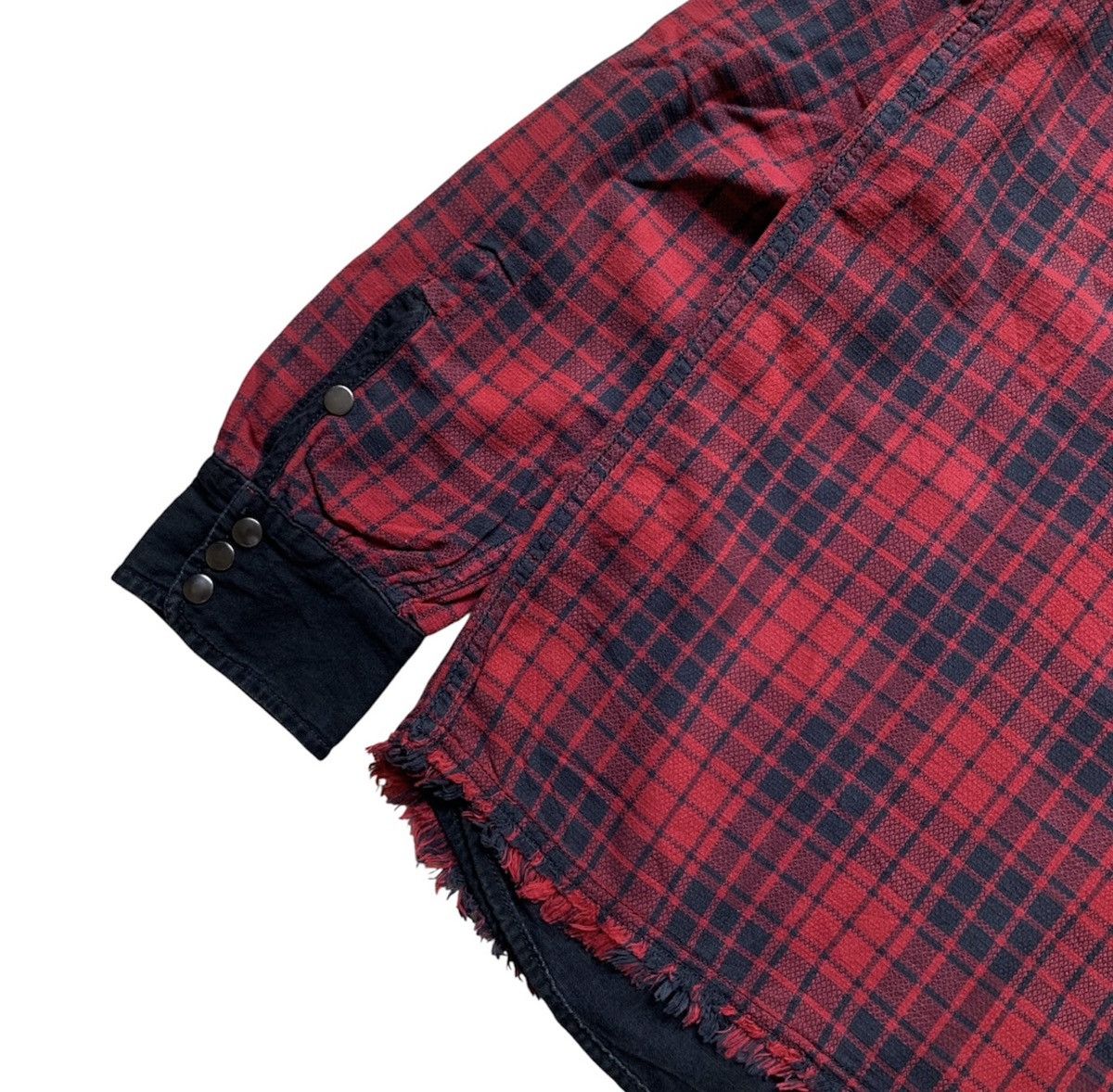 Diesel Diesel reversible shirt jacket with raw-edged hem  Diesel reversible shirt jacket with raw-edged hem.