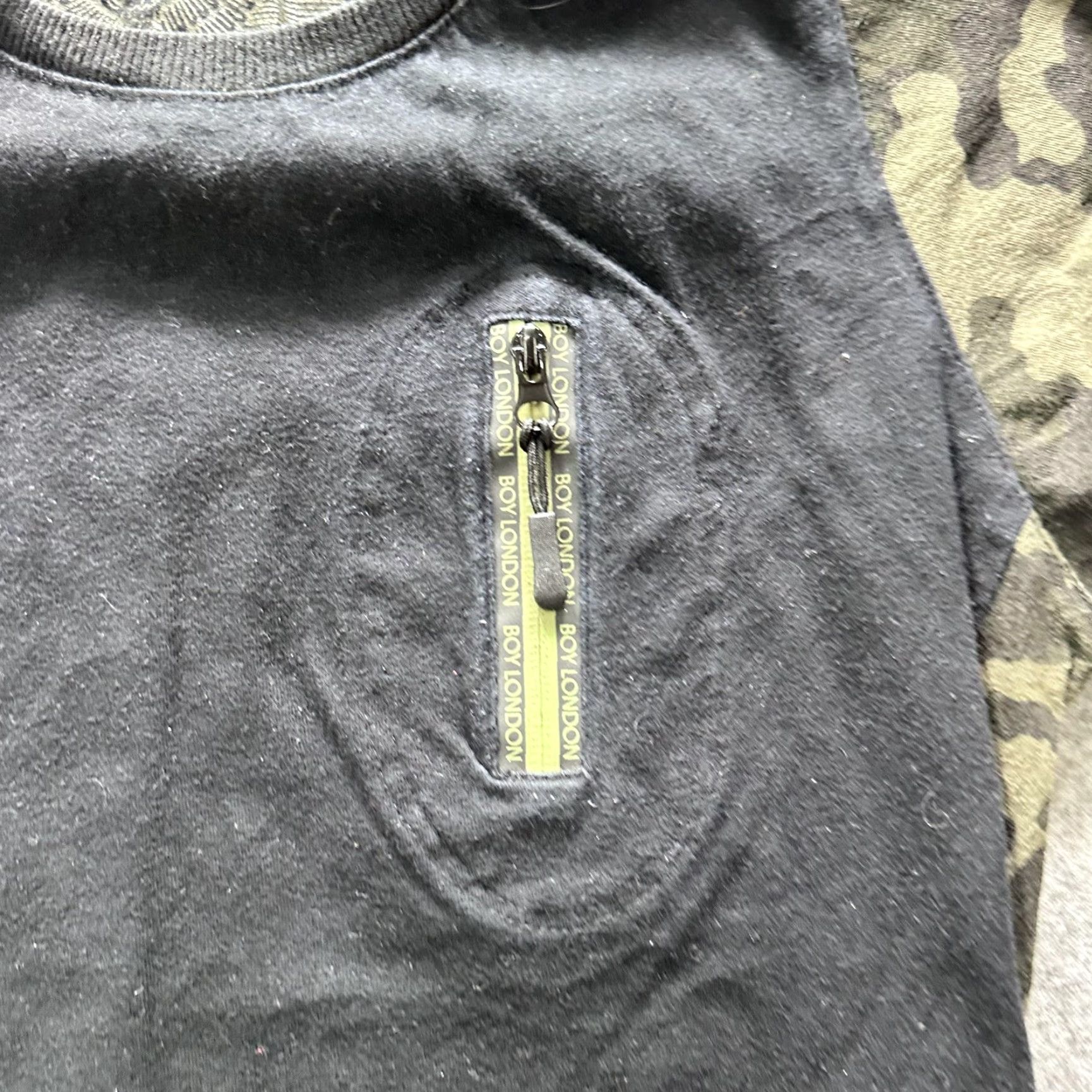 Boy London VINTAGE Boy London Shirt Mens S Black Camouflage Sleeves Zip Pocket Tee Tagless Logo Size US S / EU 44-46 / 1 - 2 Thumbnail
